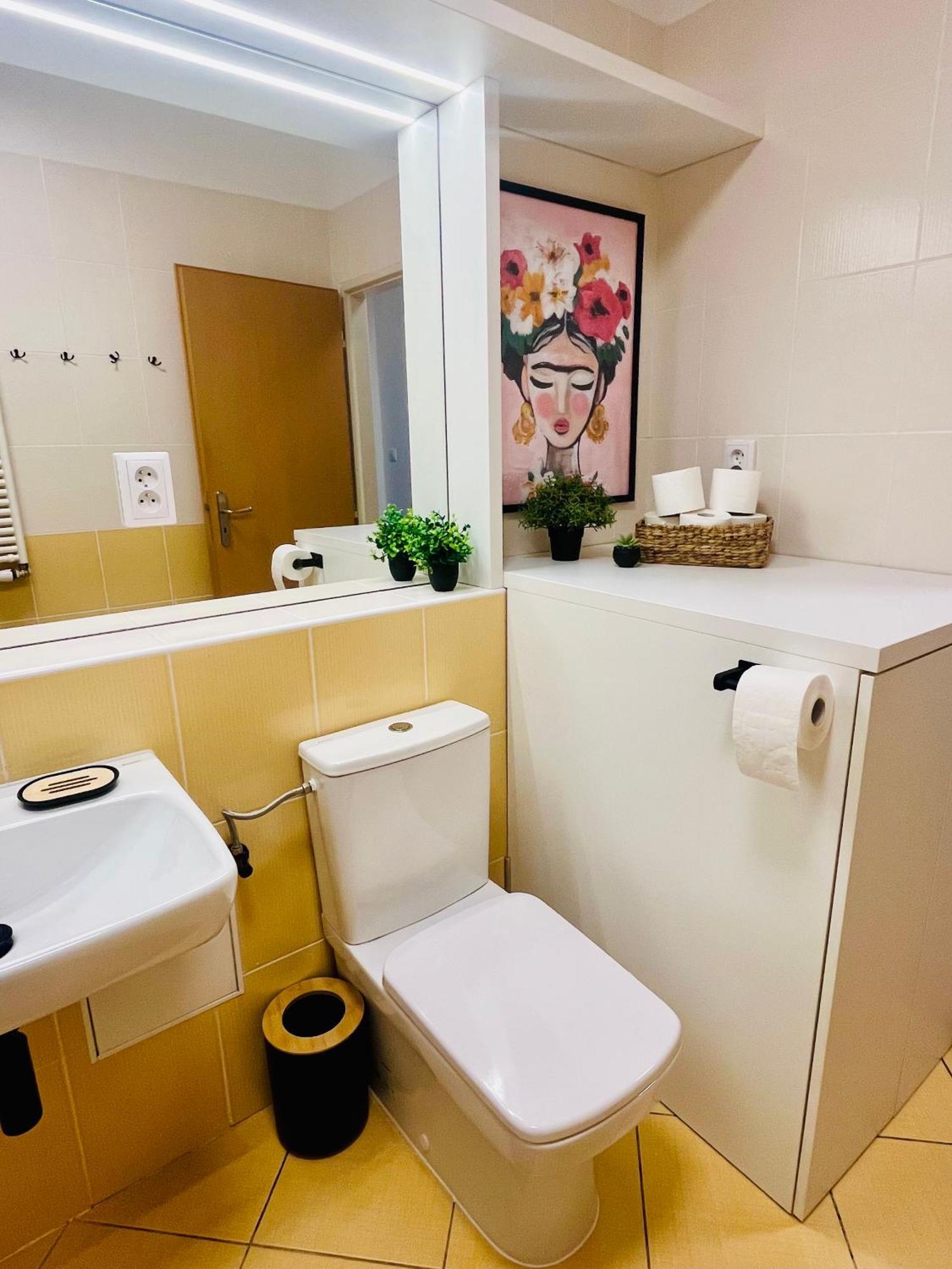 Family Arena Apartment *