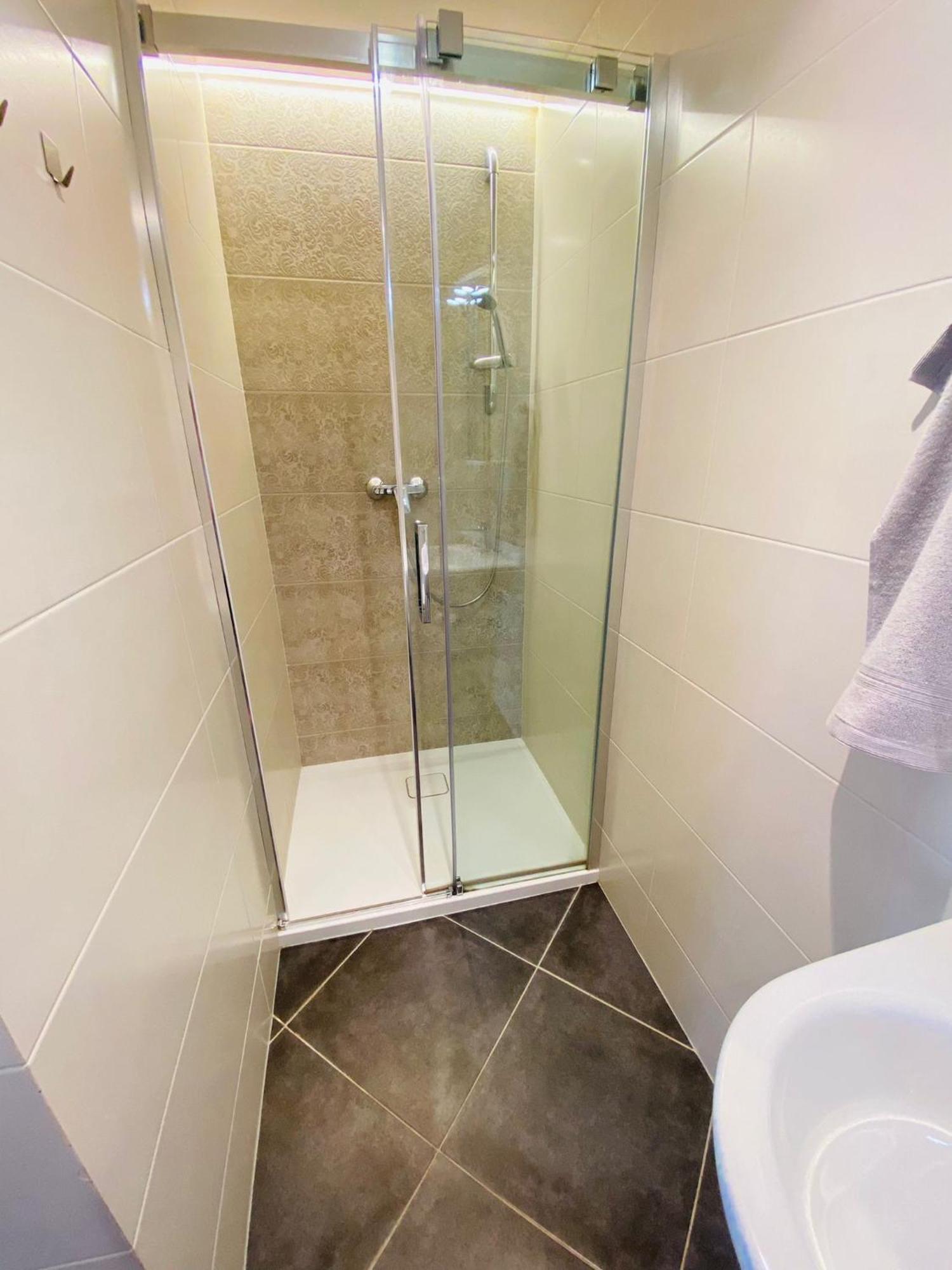 Modern Letna Apartamento