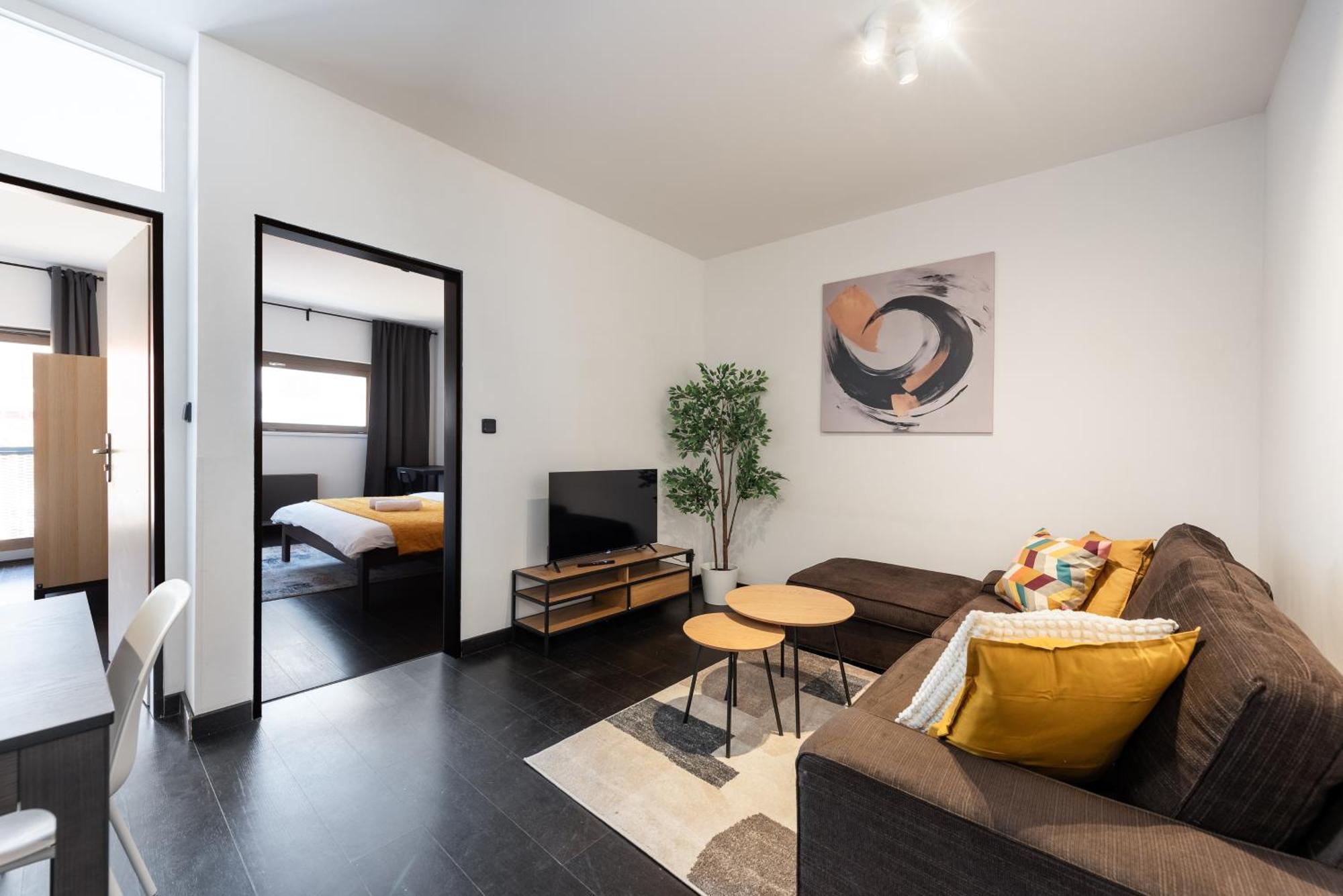 Spacious Near Karlin Square Apartment *