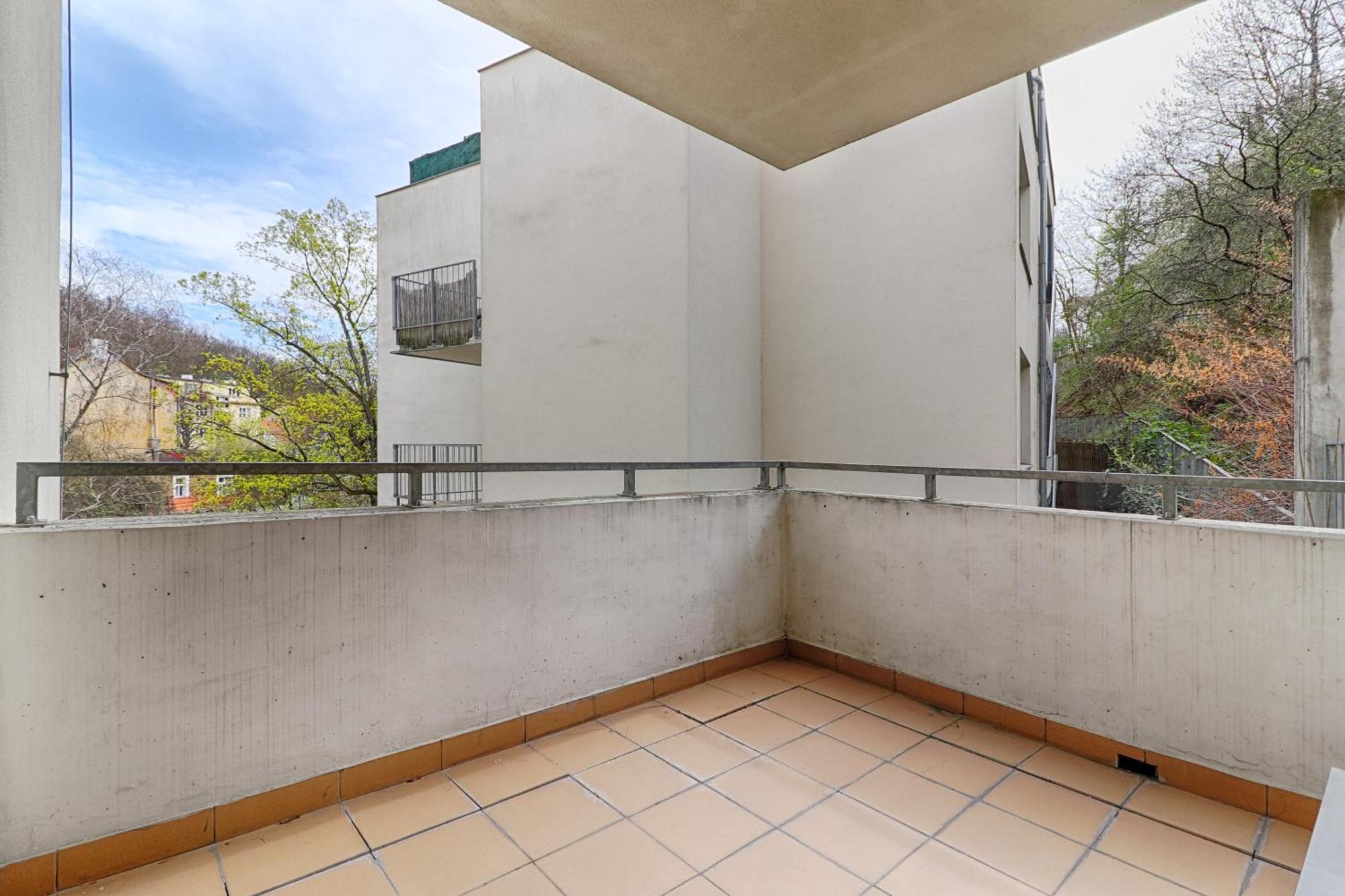Peace And Comfort Near Center With Balcony, 500mb Wifi Apartment