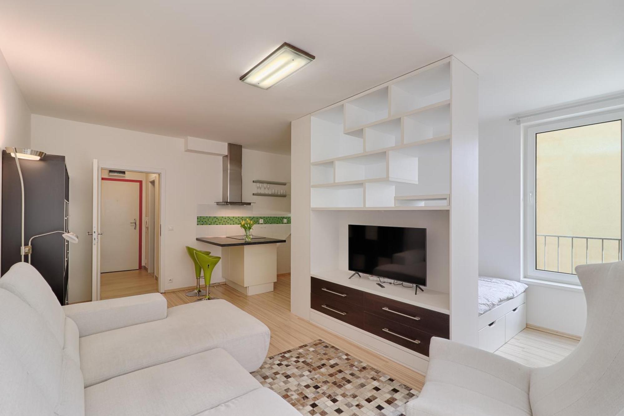 Peace And Comfort Near Center With Balcony, 500mb Wifi Prague