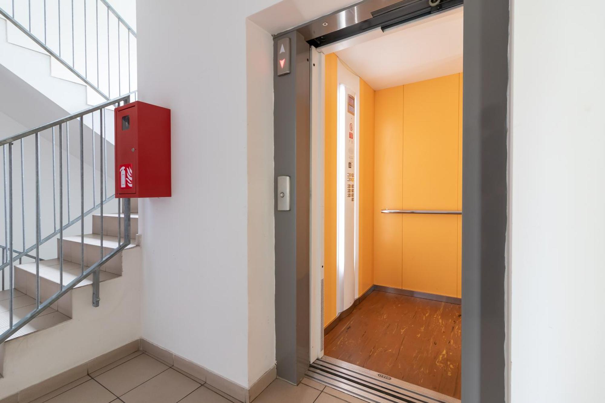 Apartment Peace And Comfort Near Center With Balcony, 500mb Wifi