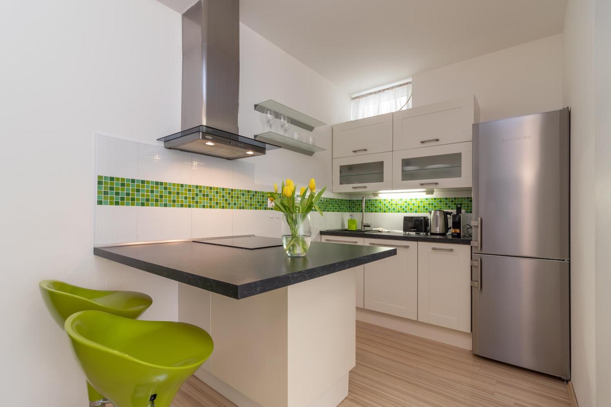 Peace And Comfort Near Center With Balcony, 500mb Wifi * Prague