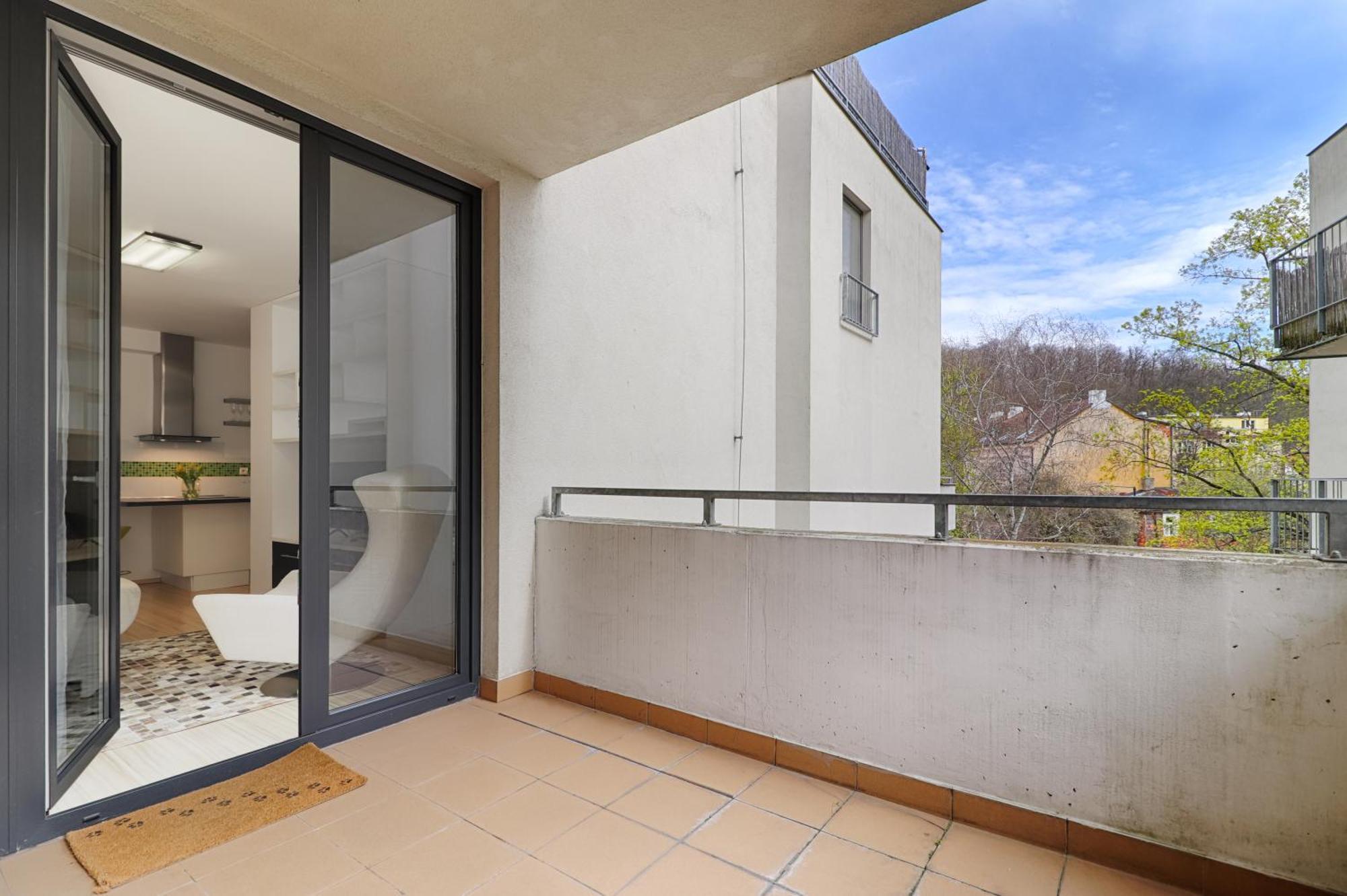 Peace And Comfort Near Center With Balcony, 500mb Wifi Prague