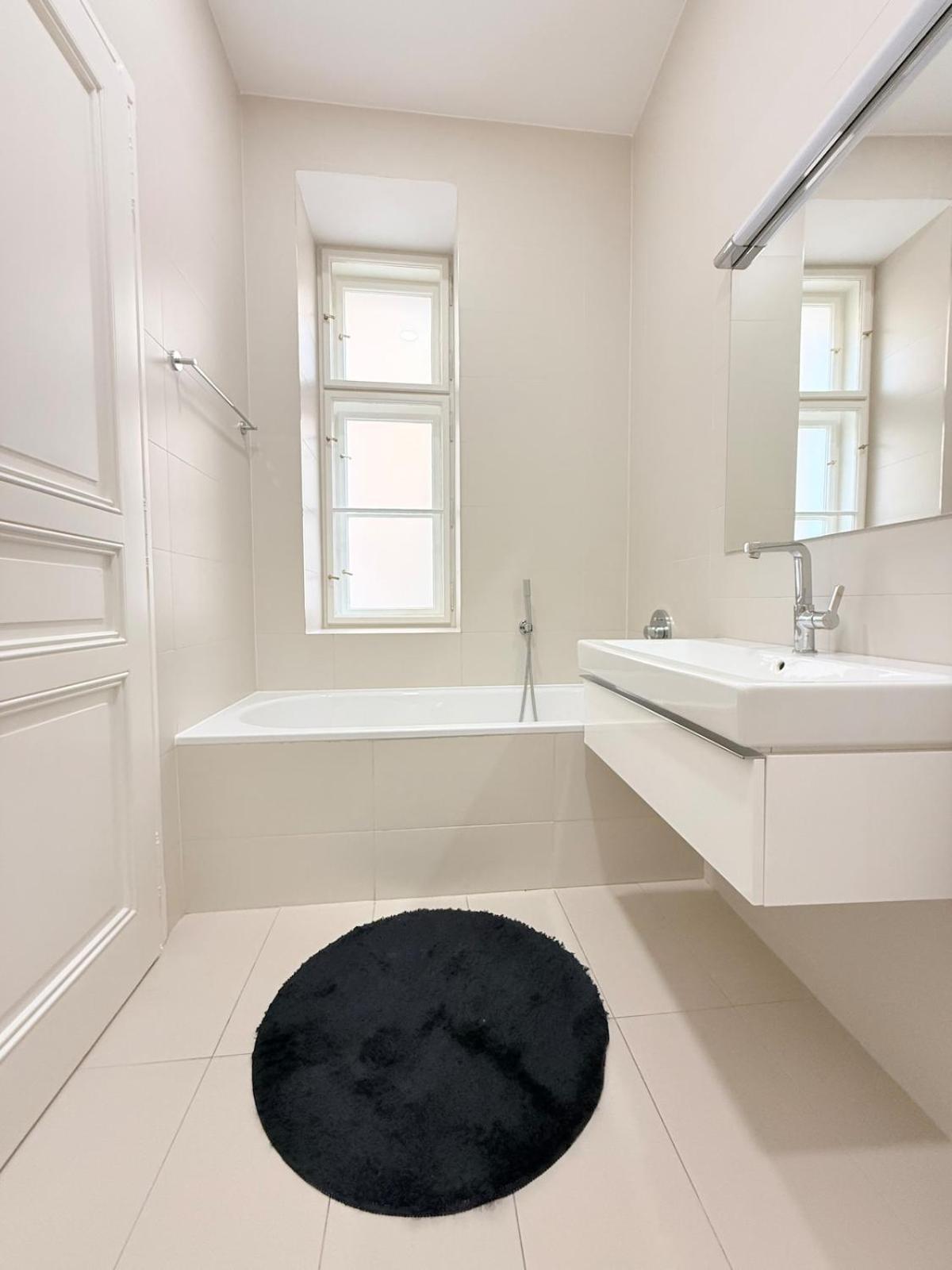 Riverside N22 Apartment *