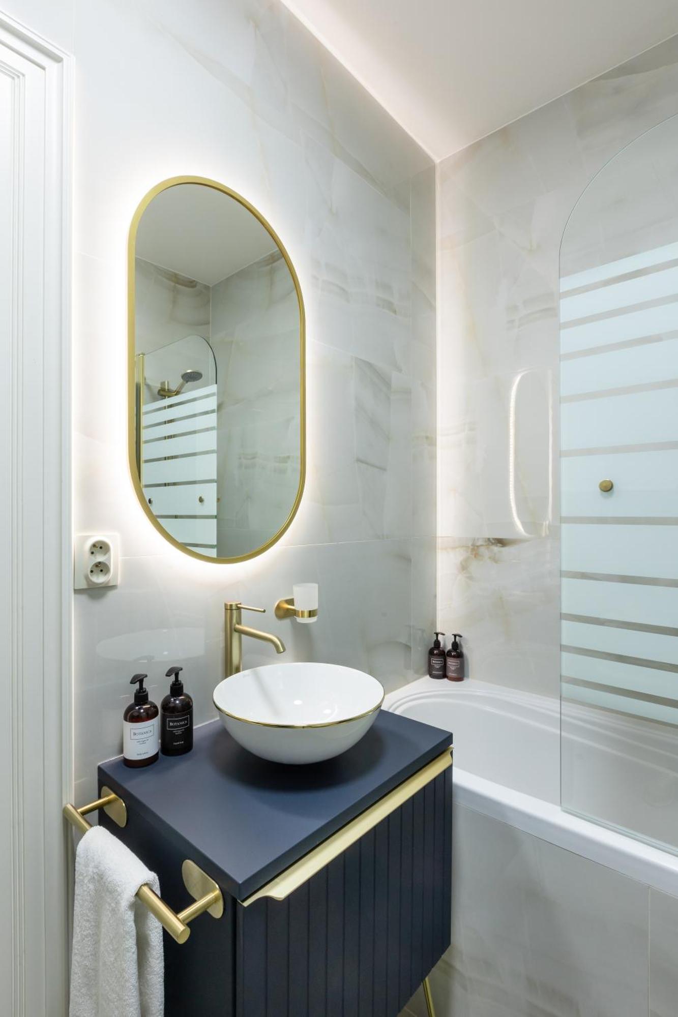 Decadent Art Deco Balcony Apartment In Old Town Apartment *