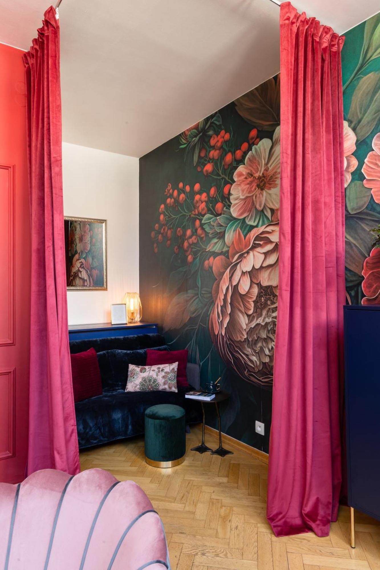 Apartment Decadent Art Deco Balcony Apartment In Old Town Prague