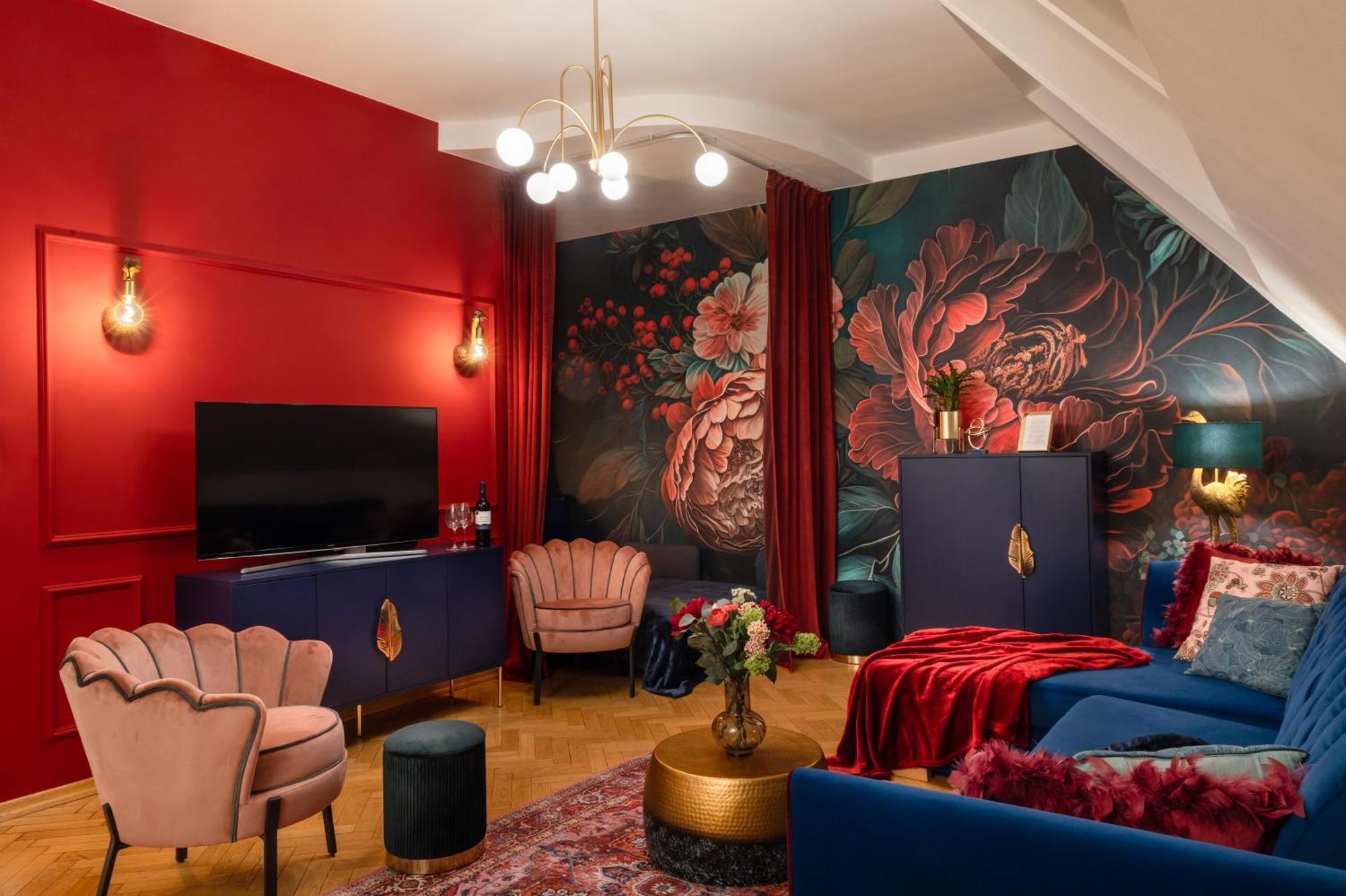 Decadent Art Deco Balcony Apartment In Old Town Prague