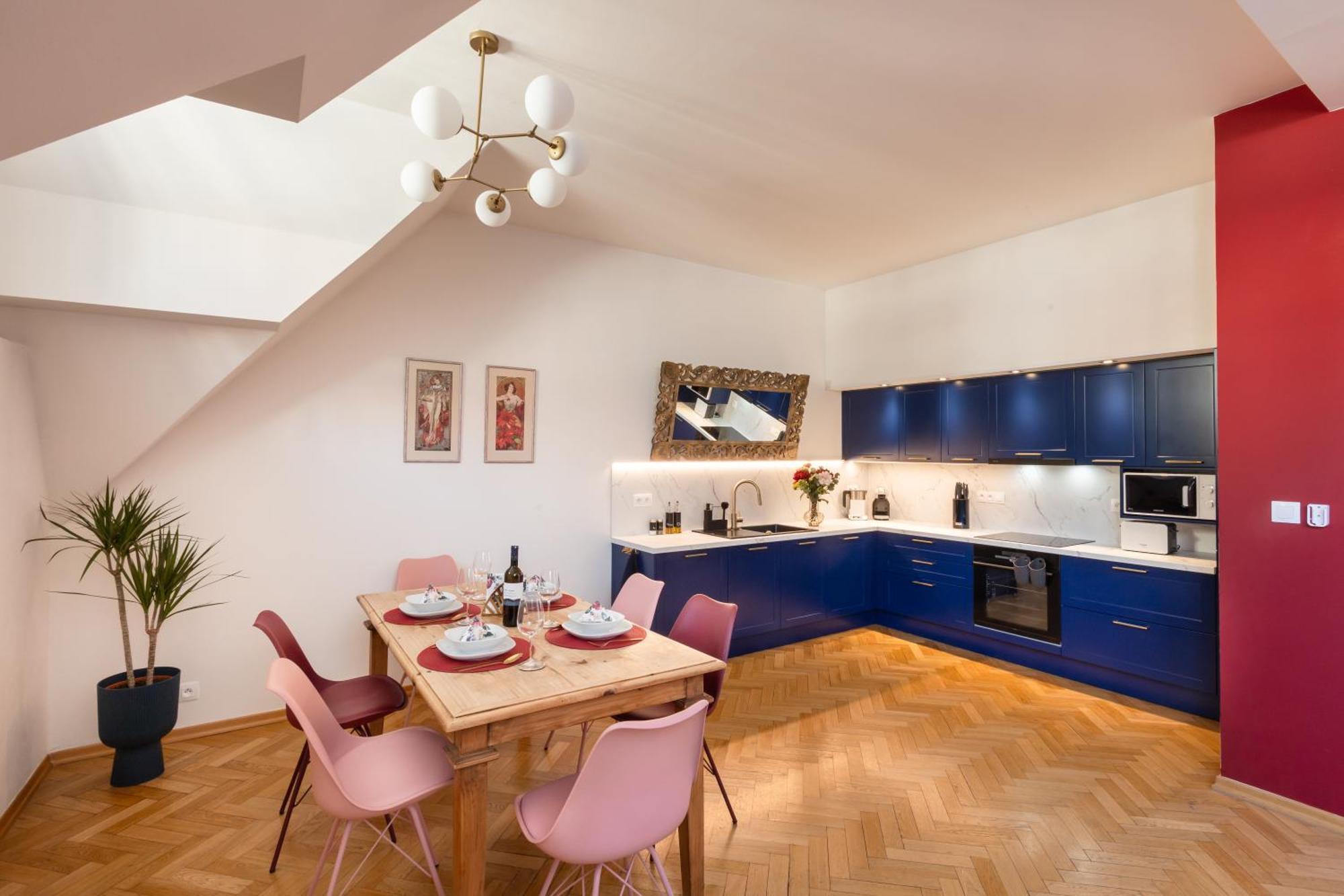 Decadent Art Deco Balcony Apartment In Old Town * Prague