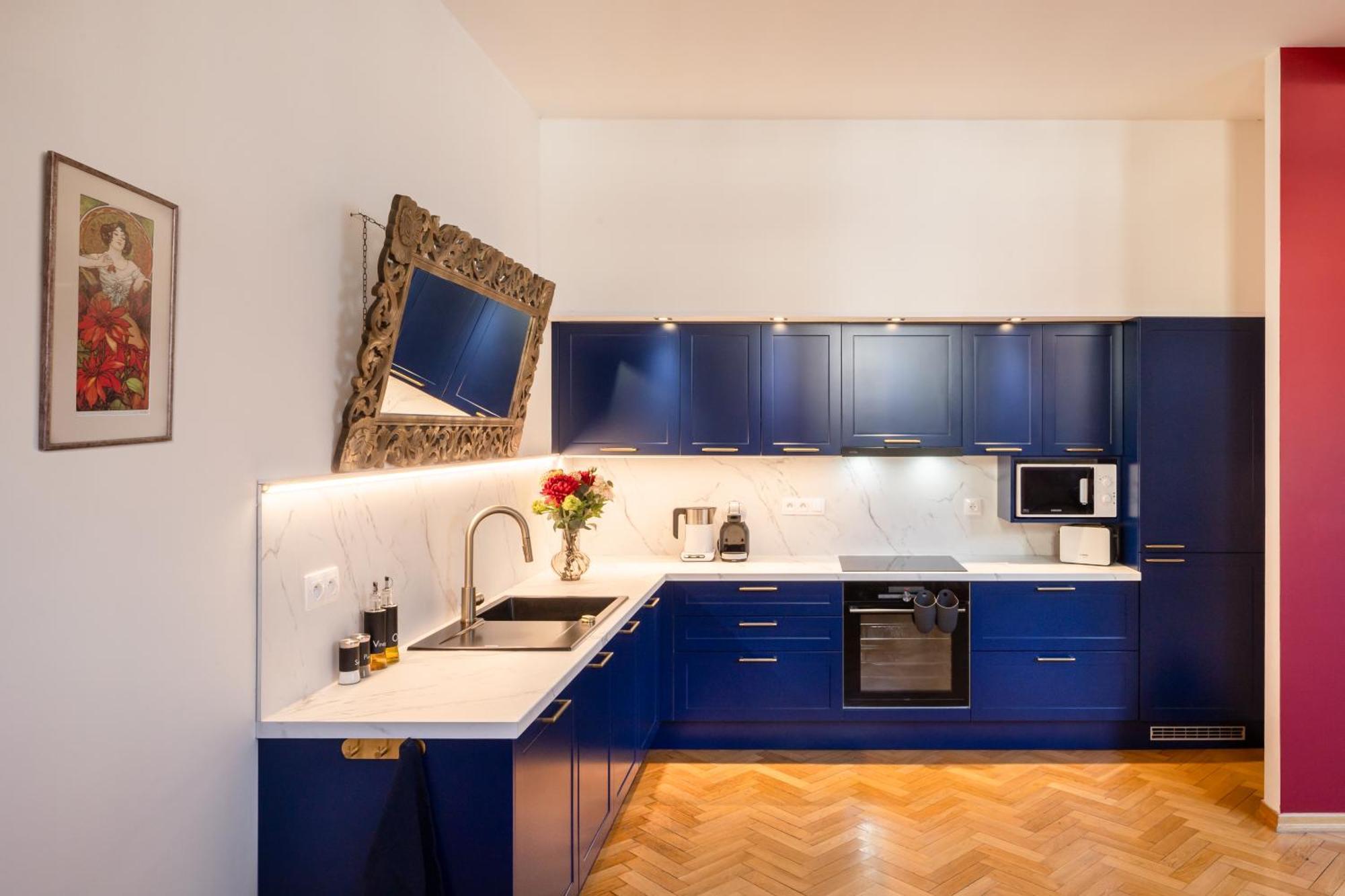 Decadent Art Deco Balcony Apartment In Old Town Apartment Prague