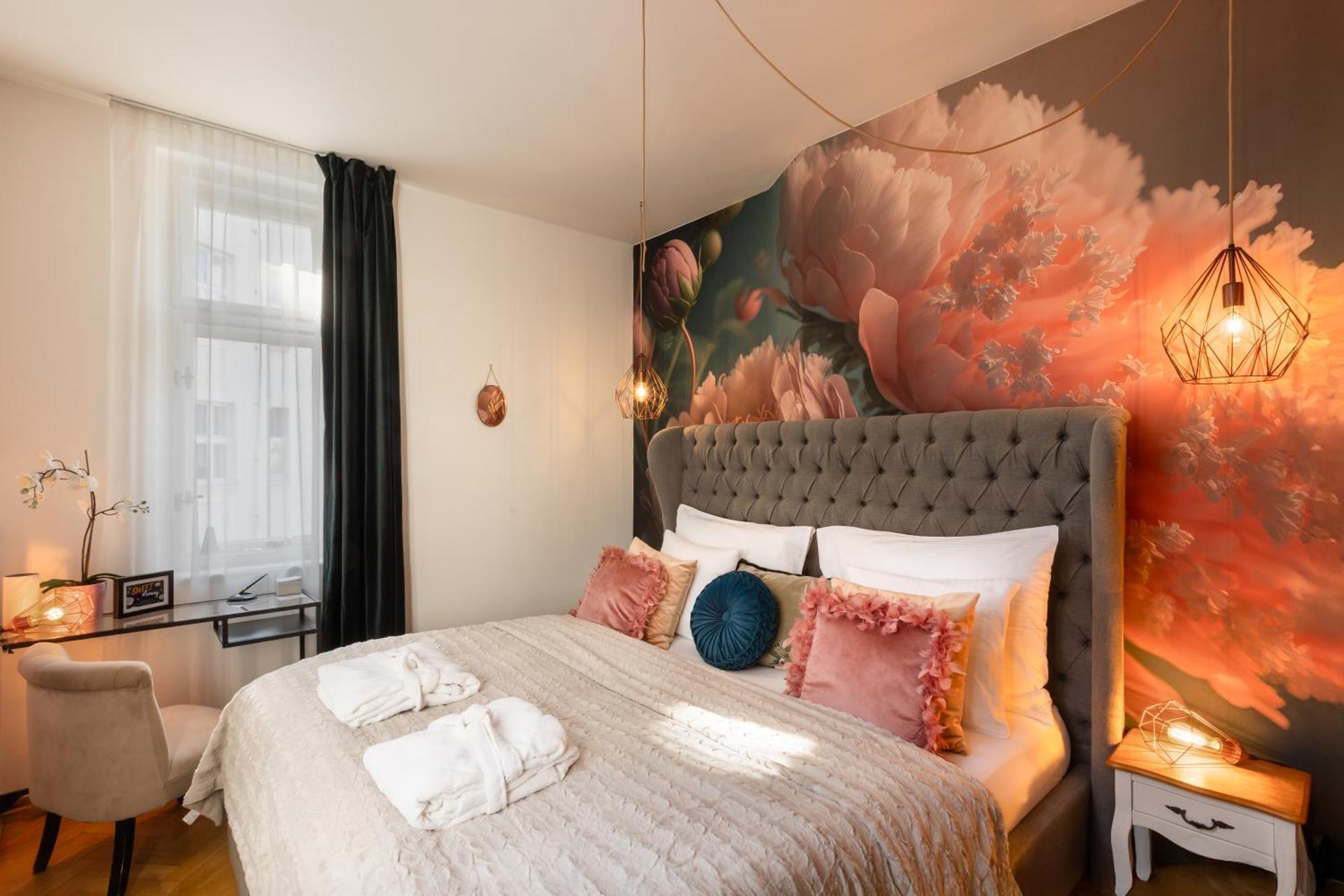 Decadent Art Deco Balcony Apartment In Old Town Apartment Prague