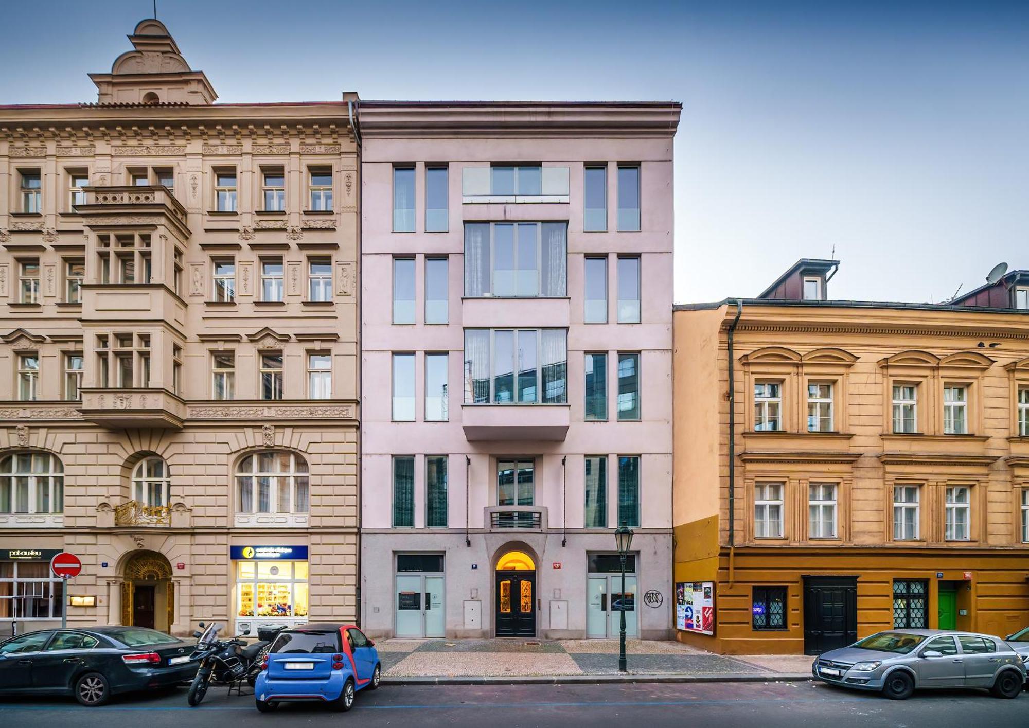Billionaires Boutique & Premium Suites, Old Town