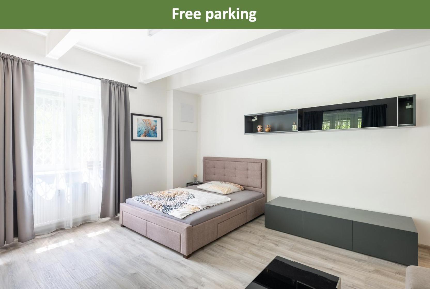 By The Metro With Private Parking Apartment *