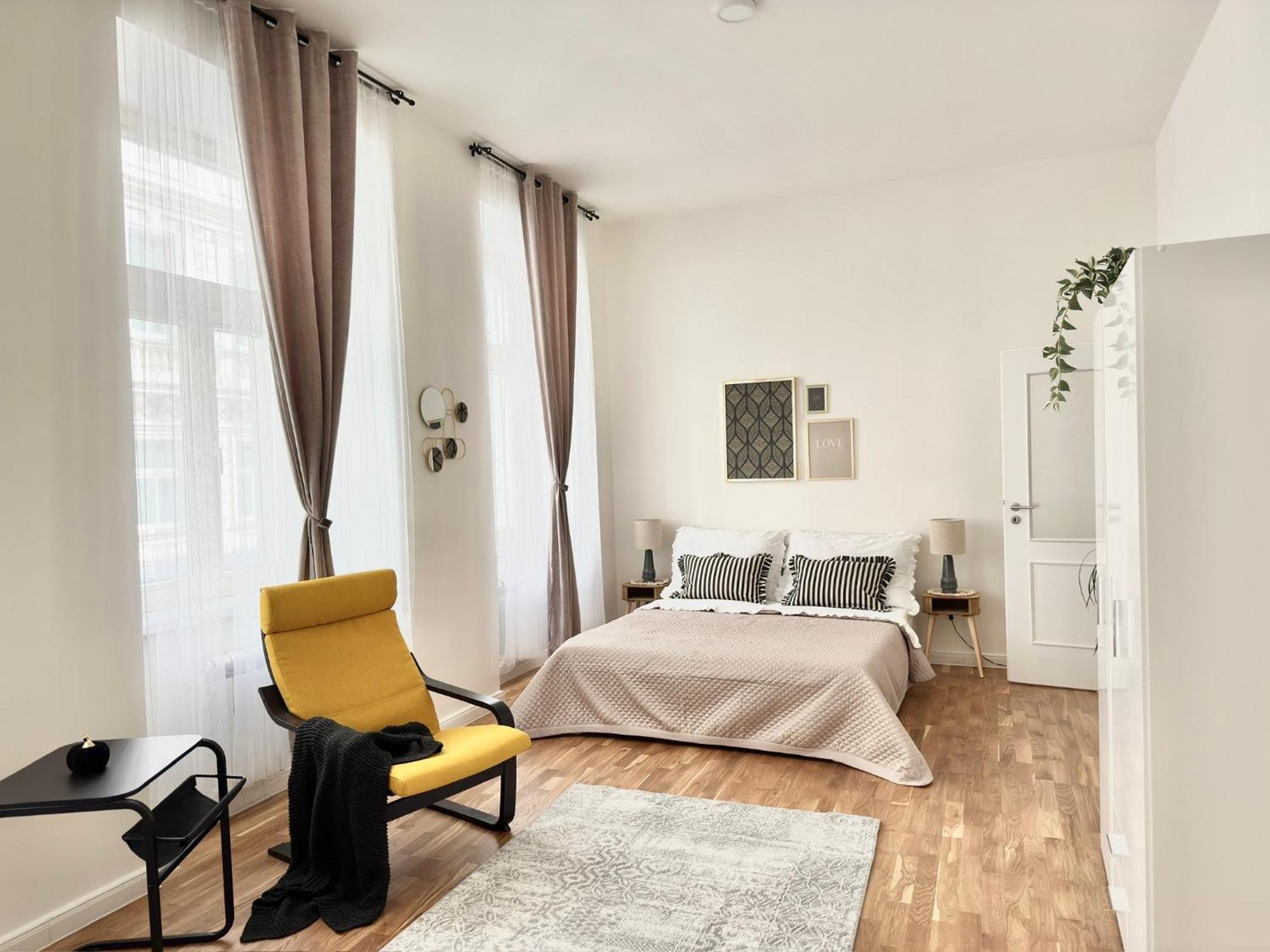 New! Deluxe In Centre! Florence! Prague