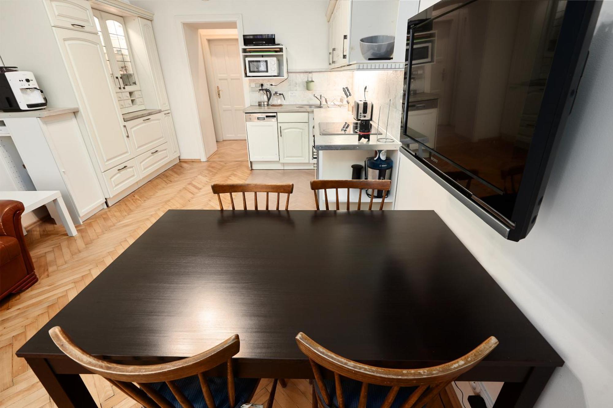 Old Town & Parking Assistance Homestay