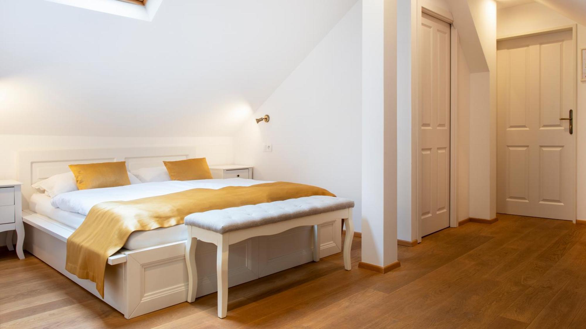 Beerland Chateaux - U Zlate Hrusky / At Golden Pear Bed & Breakfast Prague