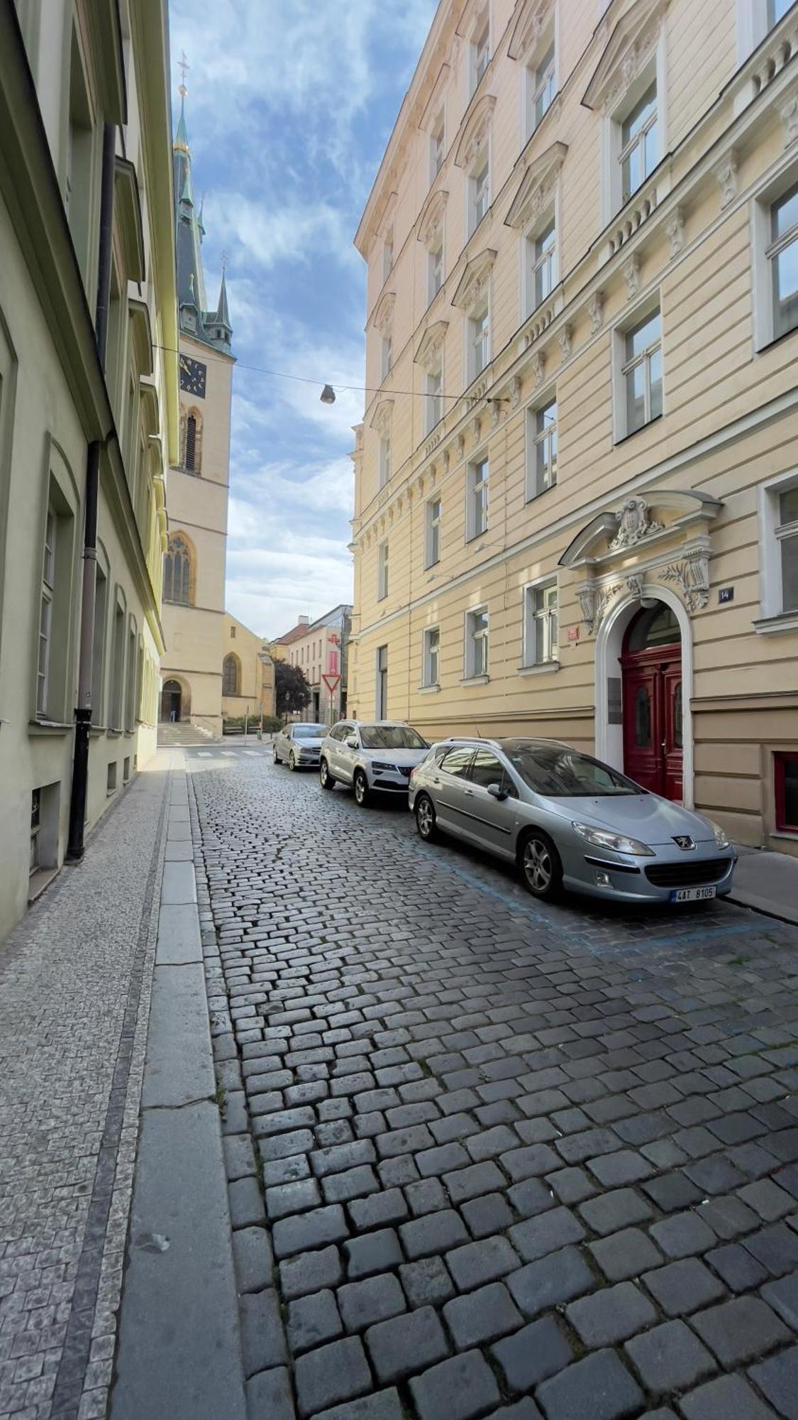 Apartment Center Of 369 Prag