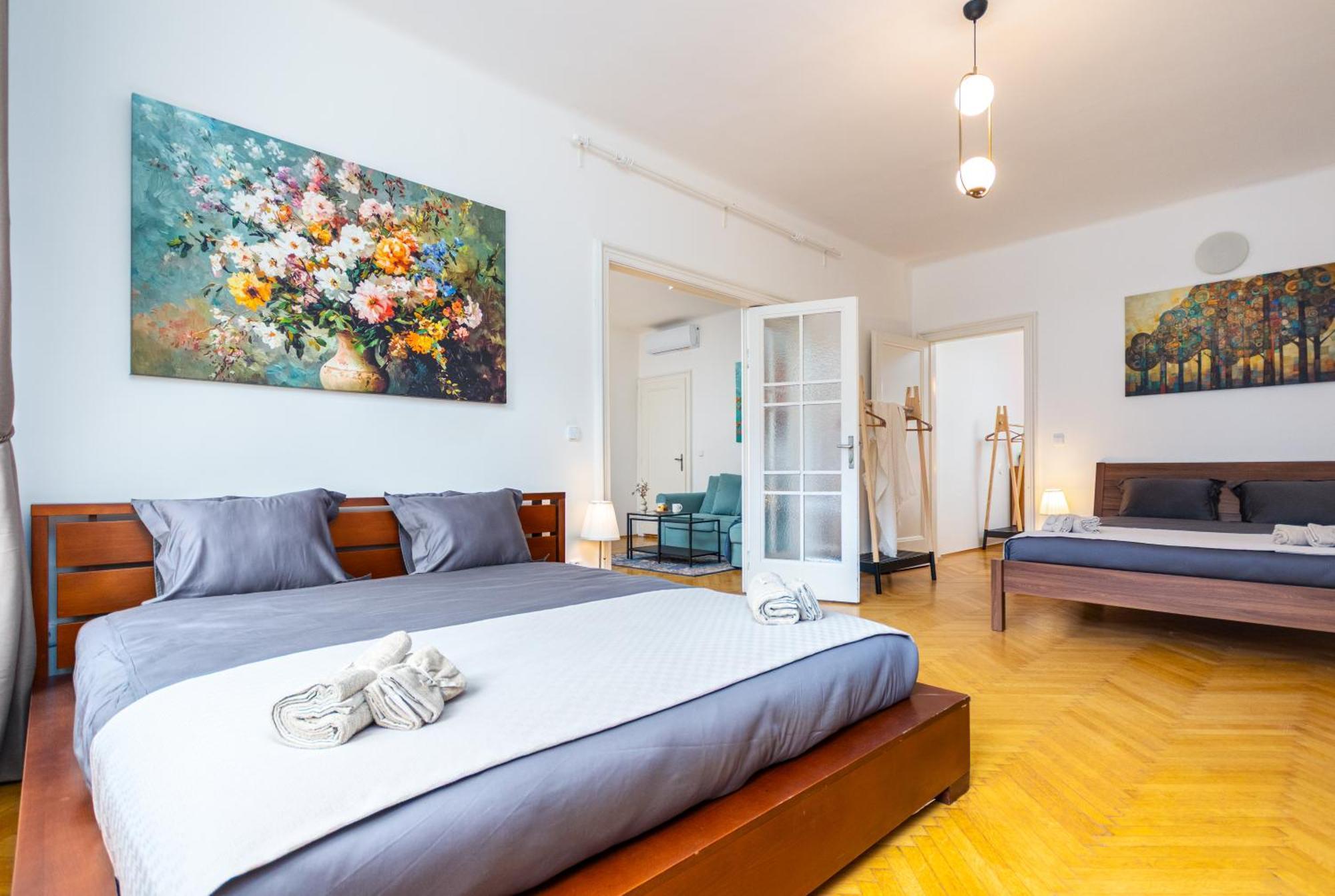 Charles Bridge Historic Centre Elegant Spacious Prague