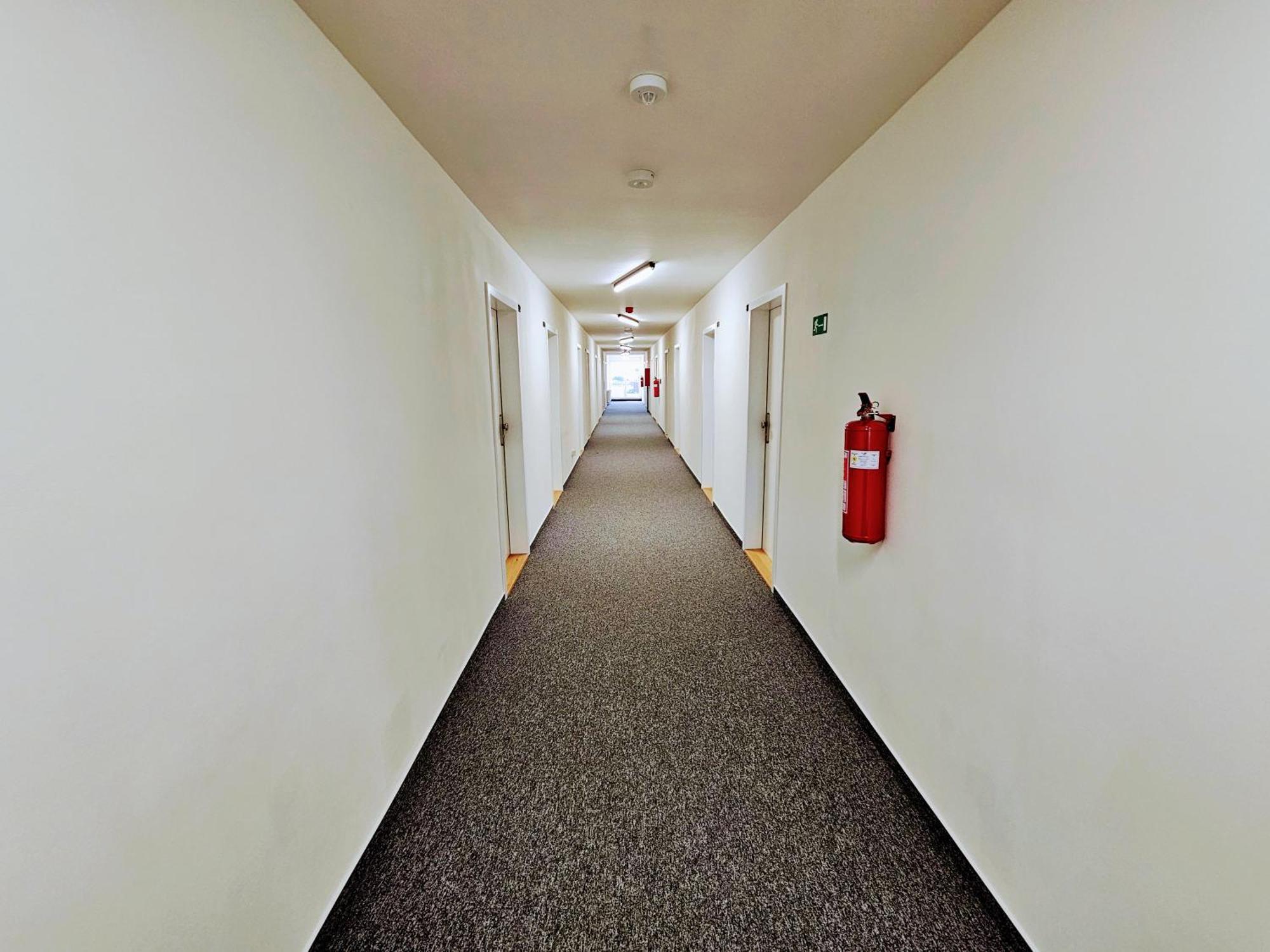 Apartment Live-inn Hotel-style 5 Apartments, 20 Mins To Centre, Gym, Reception, Free Parking, Lift, Roof Terrace & Game *