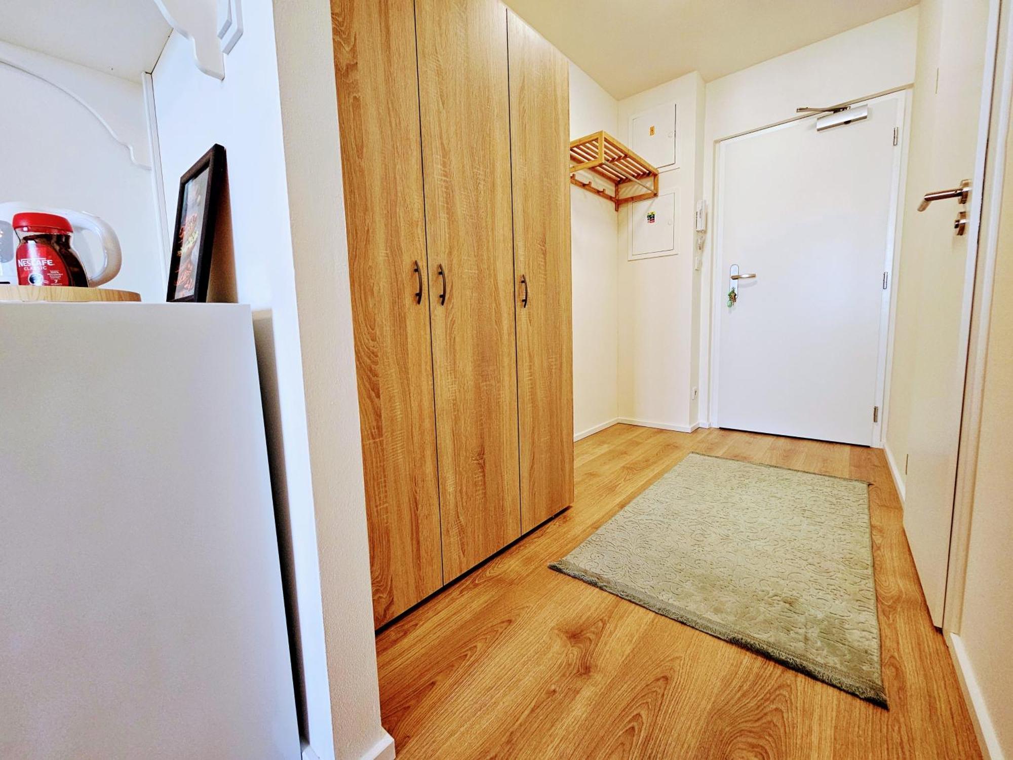 Live-inn Hotel-style 5 Apartments, 20 Mins To Centre, Gym, Reception, Free Parking, Lift, Roof Terrace & Game Apartment *