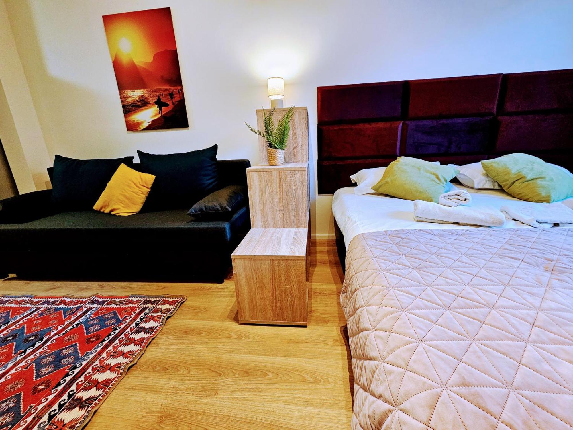 Apartment Live-inn Hotel-style 5 Apartments, 20 Mins To Centre, Gym, Reception, Free Parking, Lift, Roof Terrace & Game