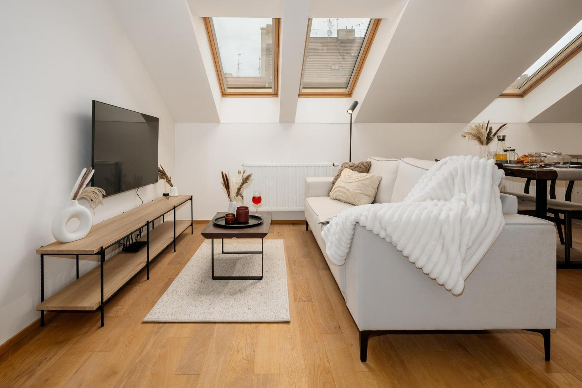 Days - 2bdr - Workspace - Netflix - Quiet Area Apartment