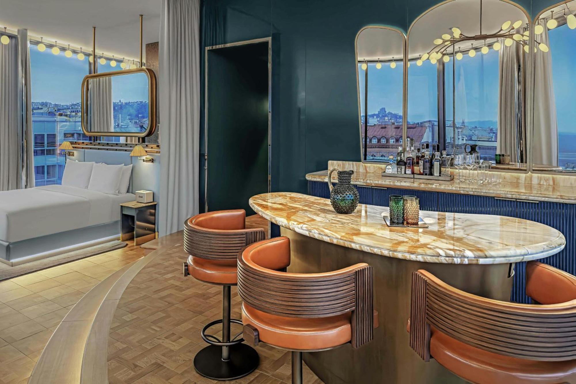 W Hotel 5*