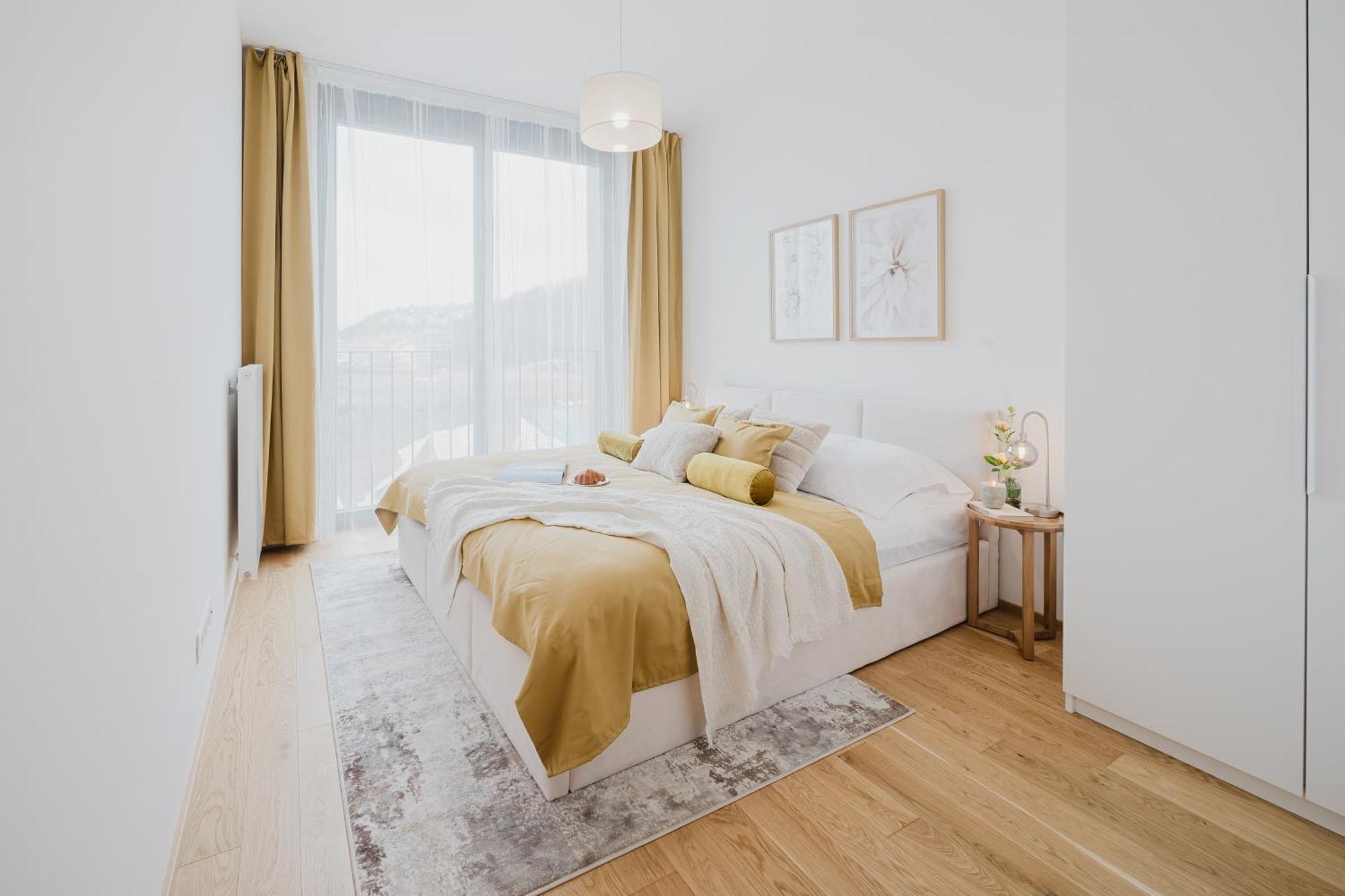Apartment Days - With Garage And Balcony In Smichov *
