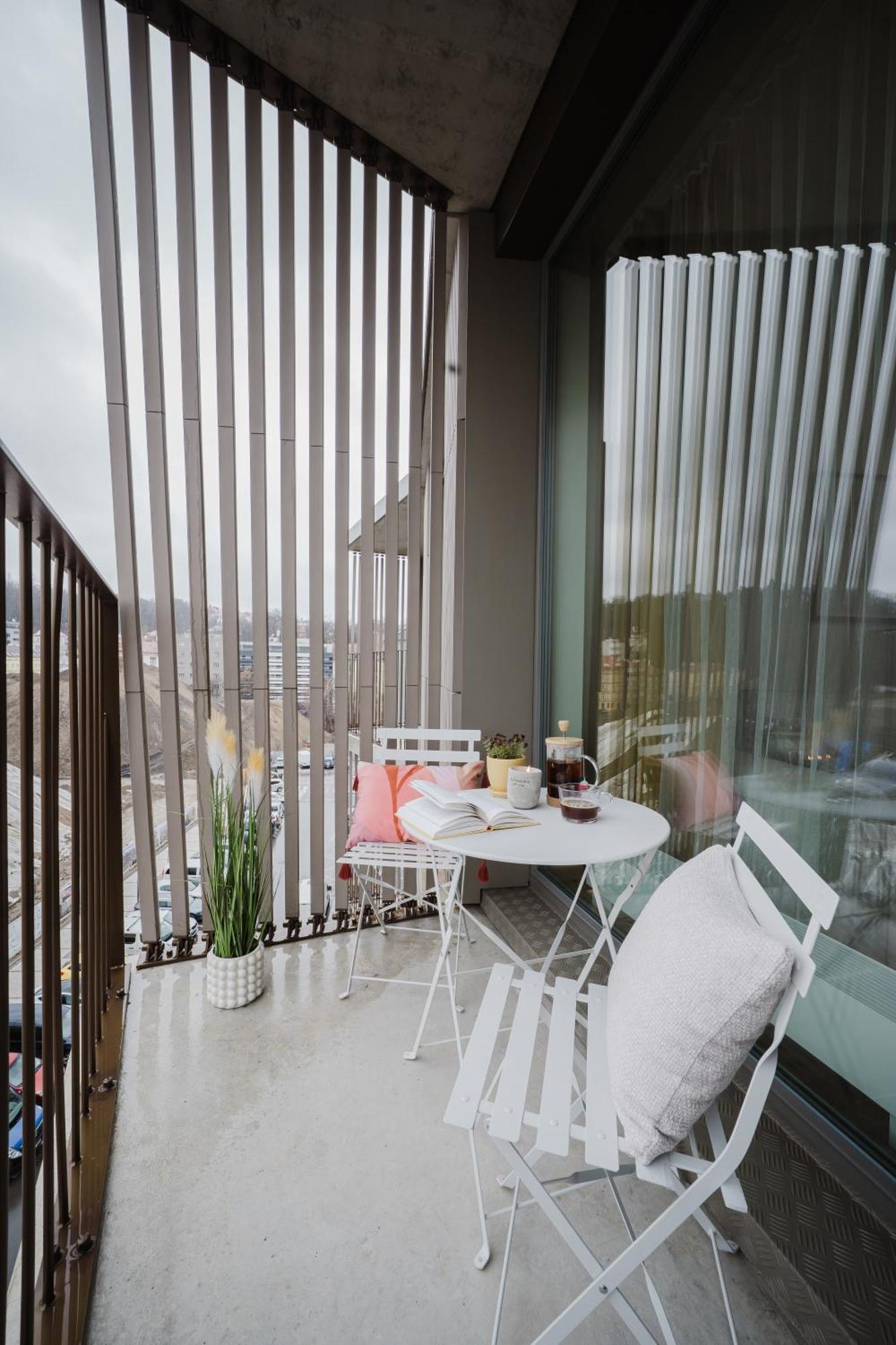Days - With Garage And Balcony In Smichov Prague