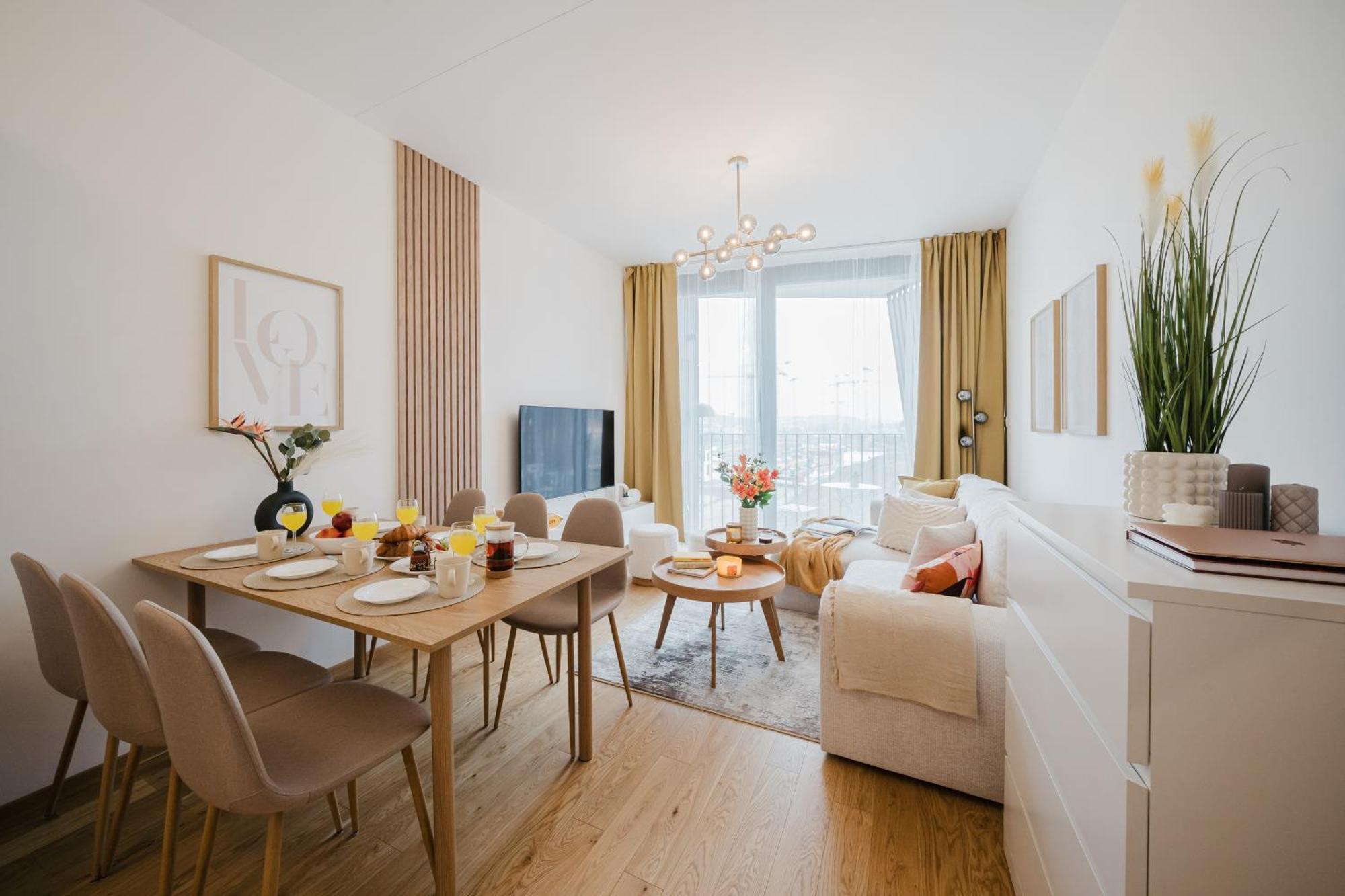 Days - With Garage And Balcony In Smichov Apartment Prague