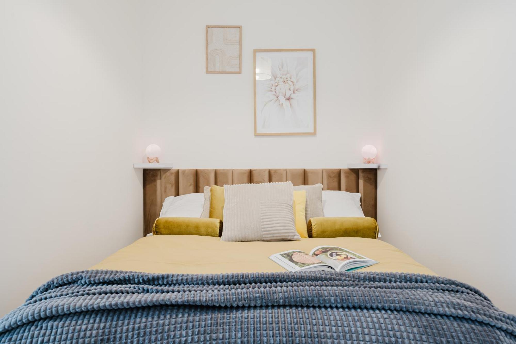 Days - With Garage And Balcony In Smichov *
