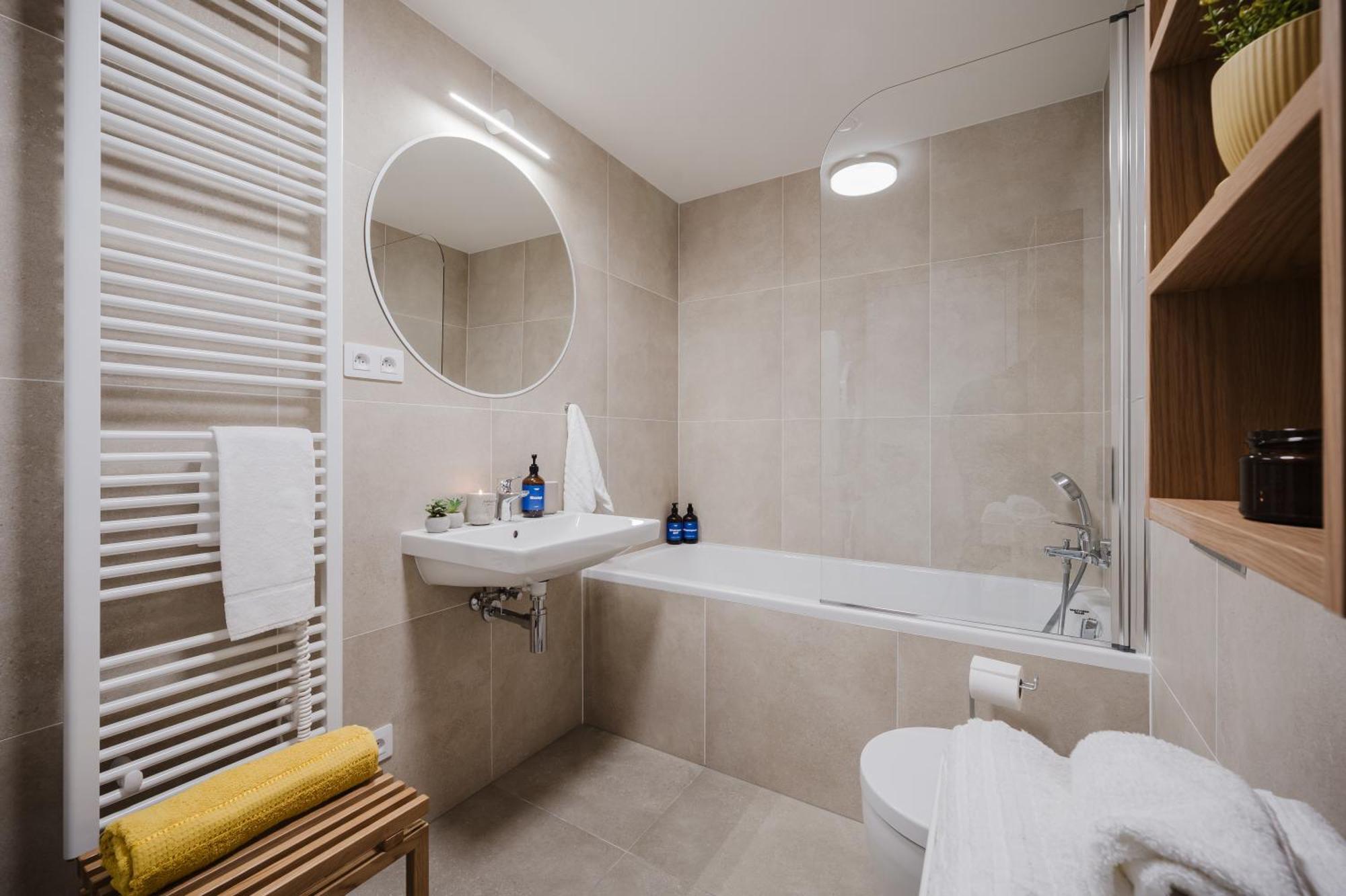 Days - With Garage And Balcony In Smichov *
