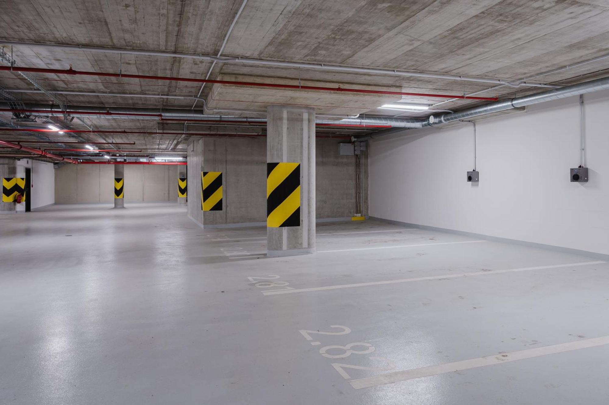 Days - With Garage And Balcony In Smichov *