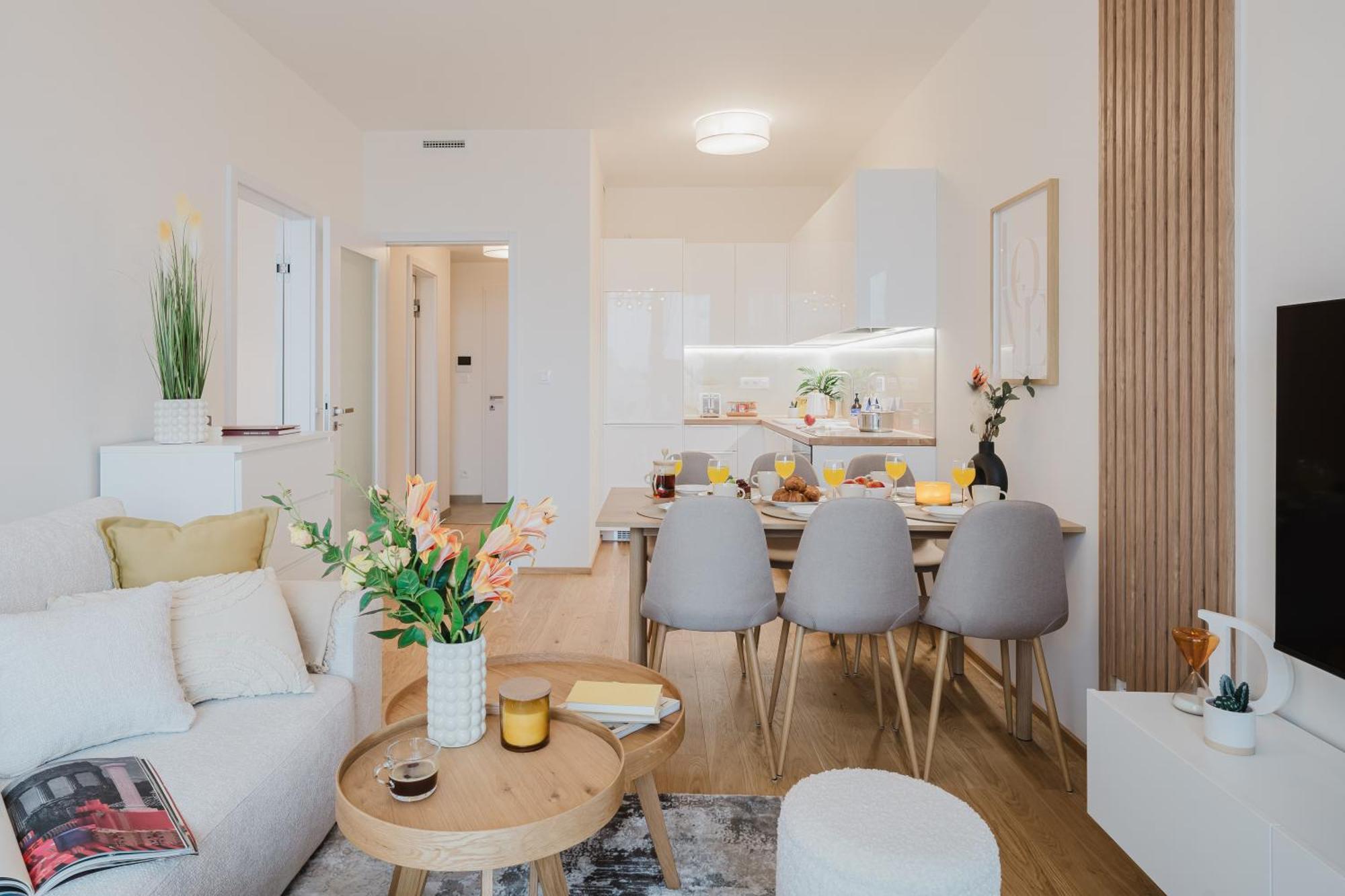 Days - With Garage And Balcony In Smichov Prague