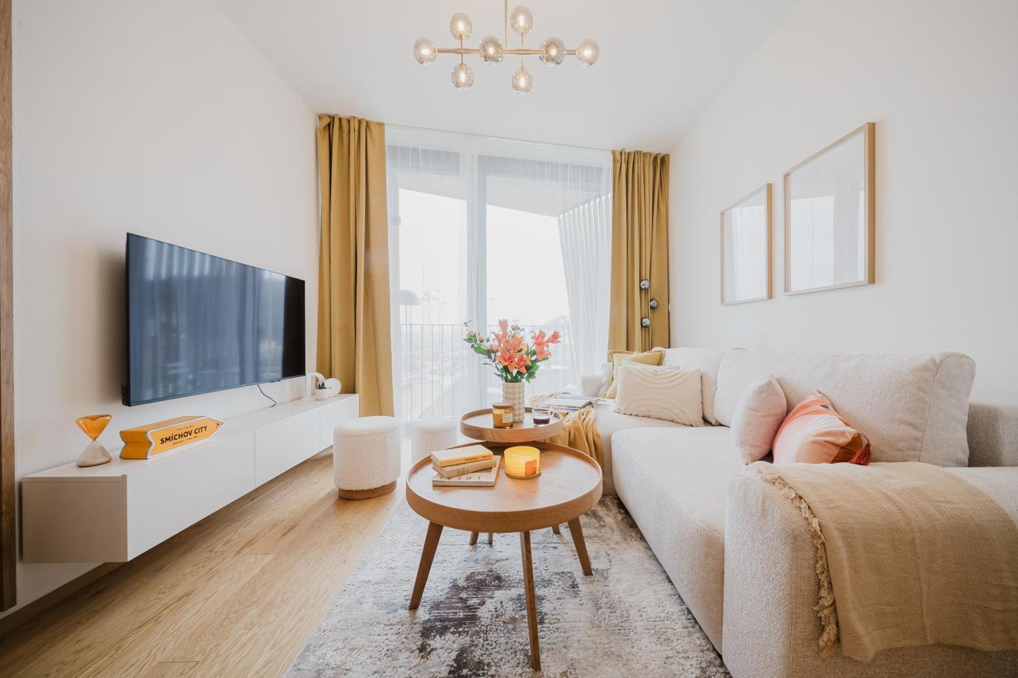 Days - With Garage And Balcony In Smichov