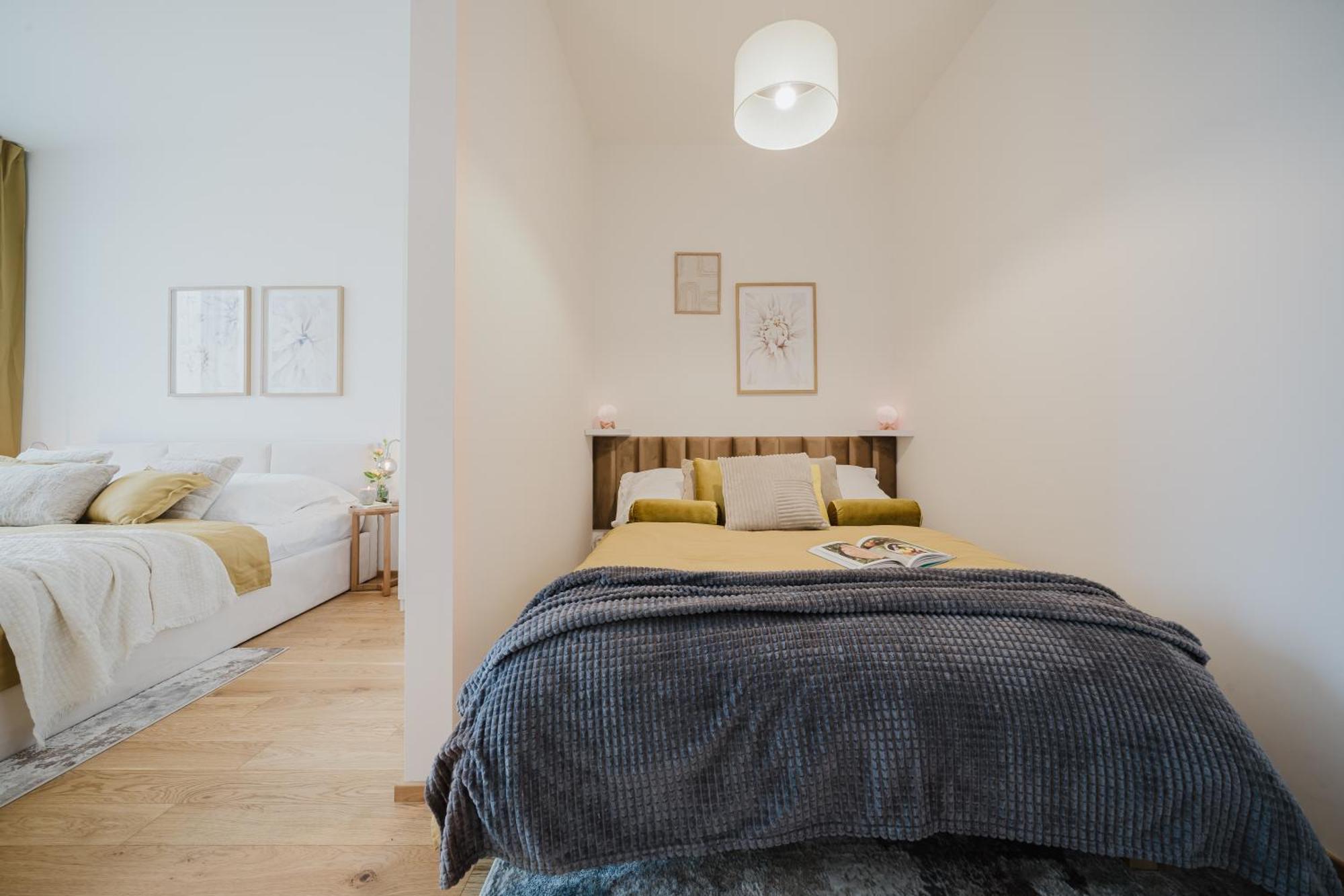 Days - With Garage And Balcony In Smichov