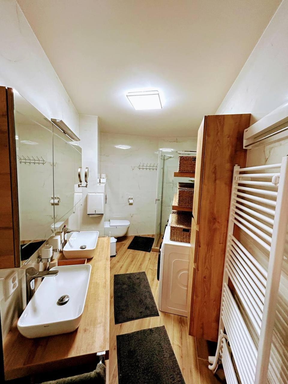 Light & Wood Design - 89 M2 In Apartment Prague