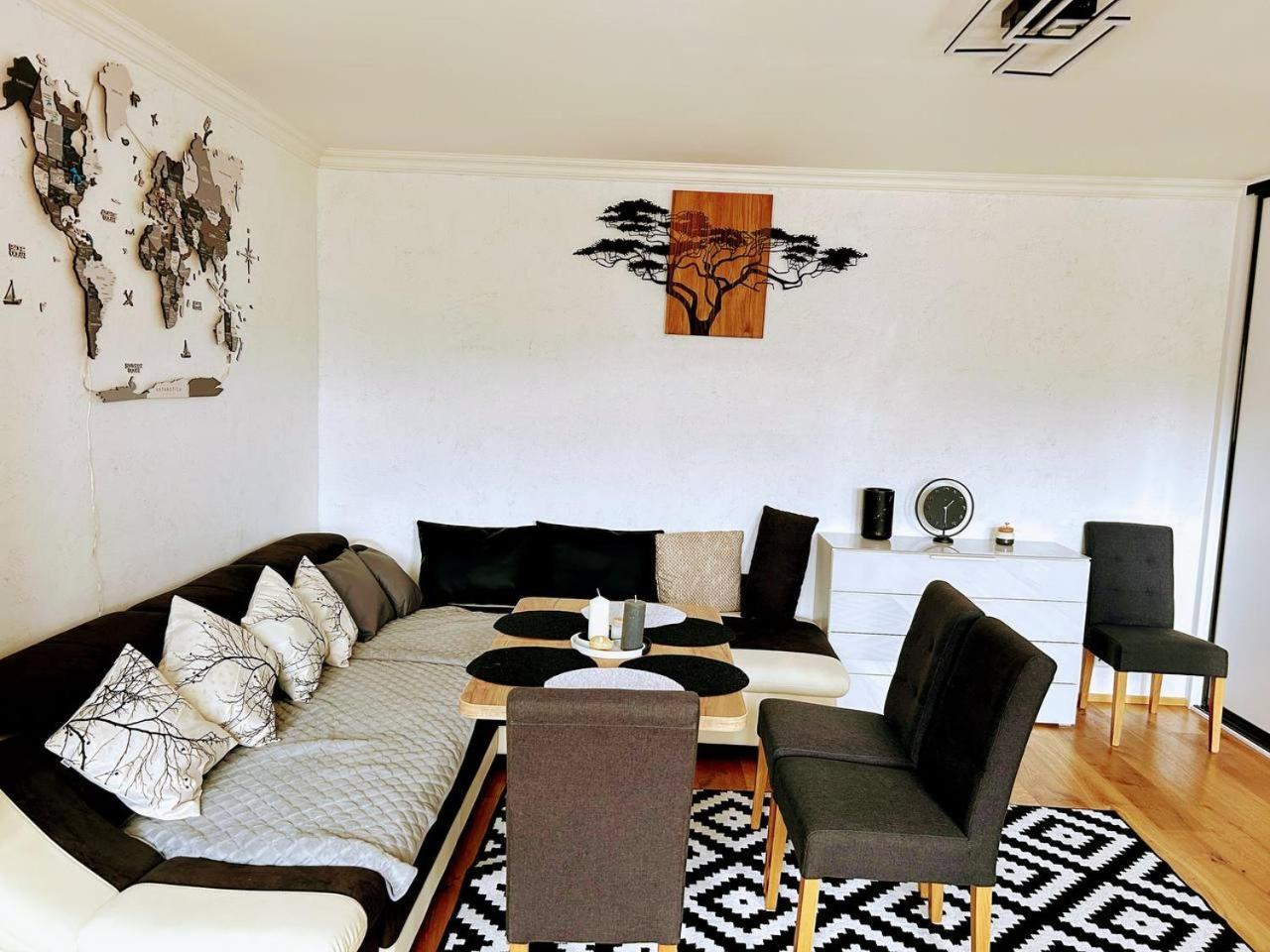 Apartment Light & Wood Design - 89 M2 In Prague