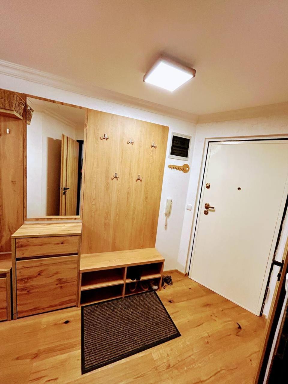 Light & Wood Design - 89 M2 In Apartment Prague