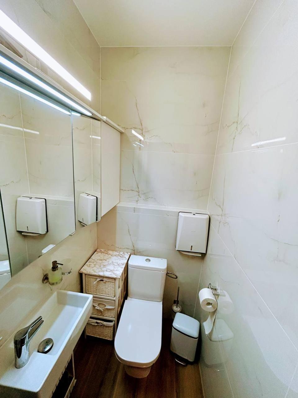 Apartment Light & Wood Design - 89 M2 In *