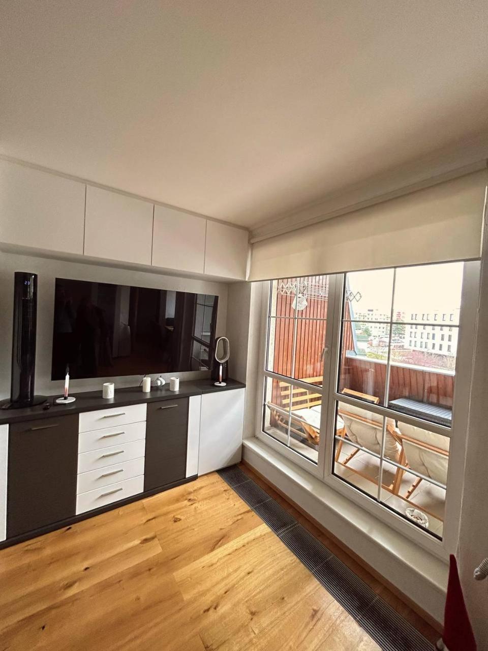 Light & Wood Design - 89 M2 In Prague