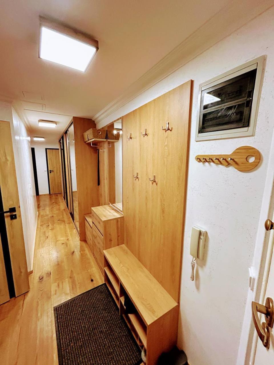 Light & Wood Design - 89 M2 In Prague