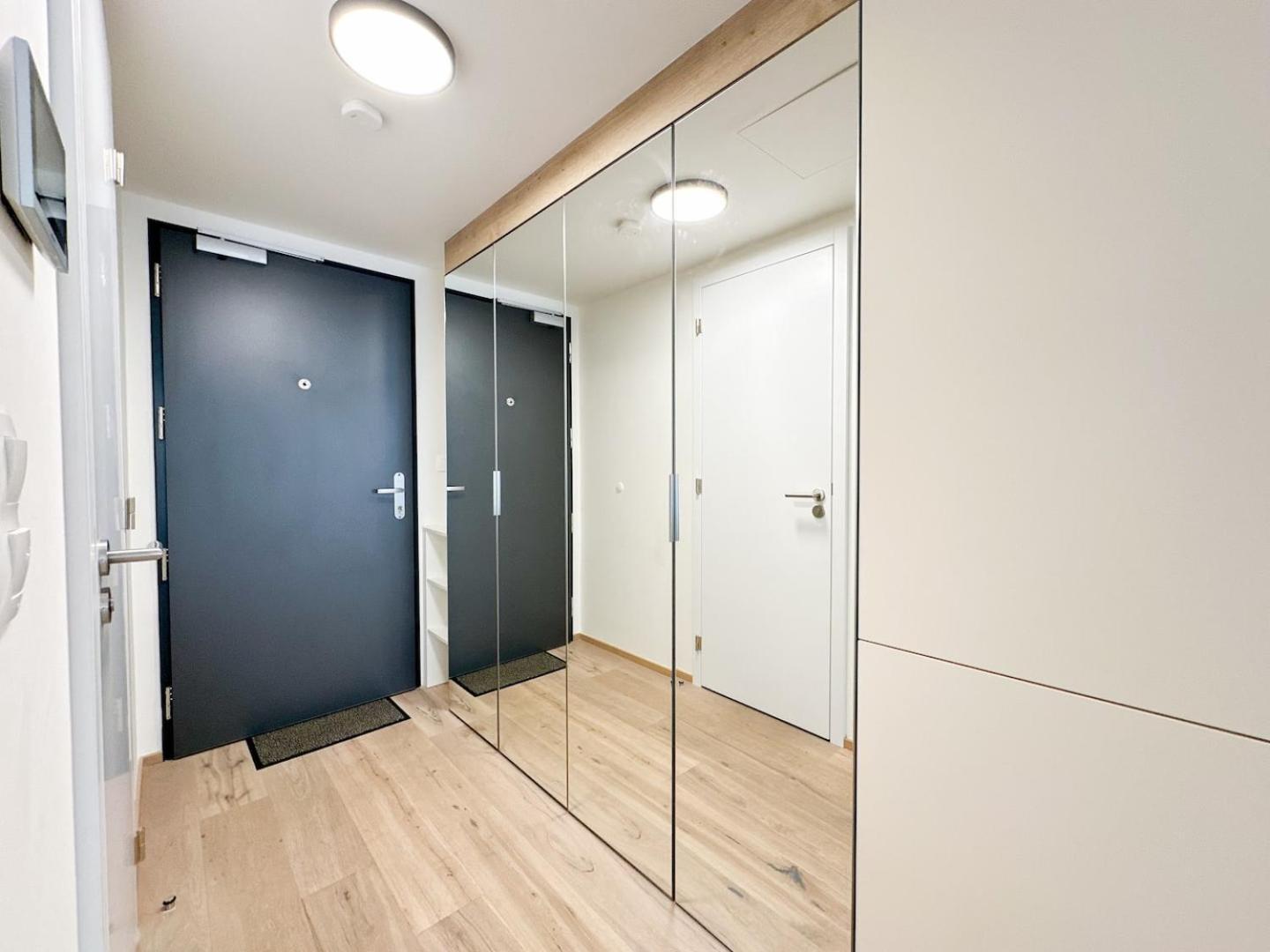 Apartment Real Living By Refa Karlin 406