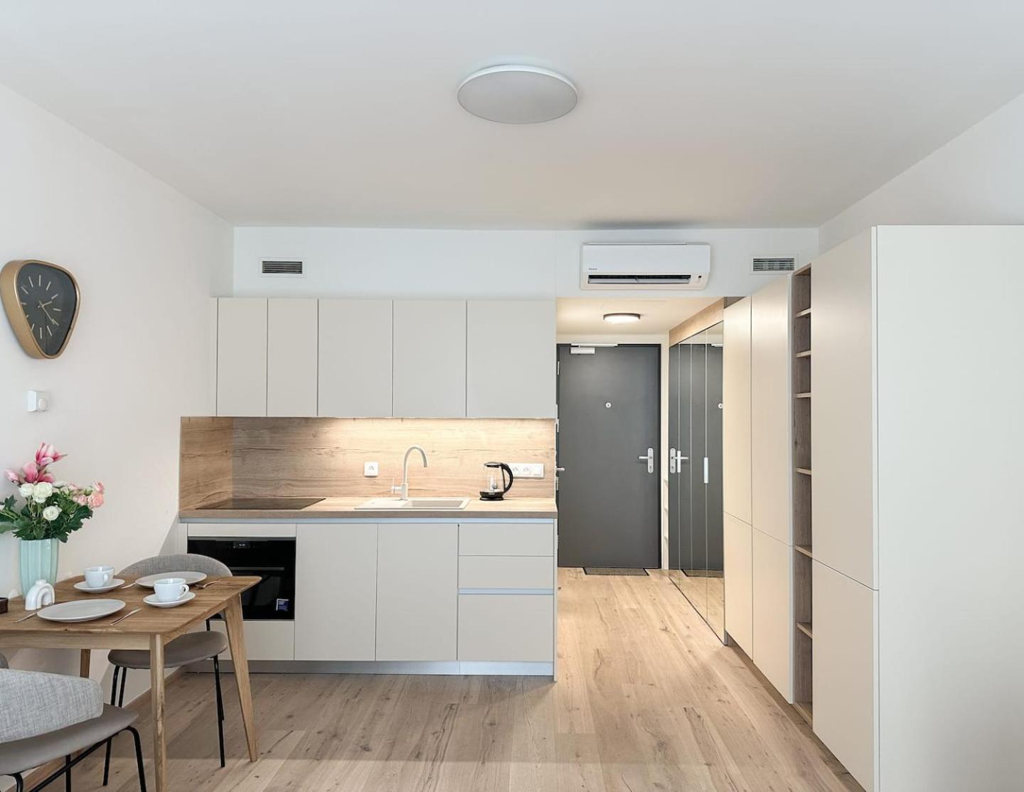 Real Living By Refa Karlin 406 Apartment *