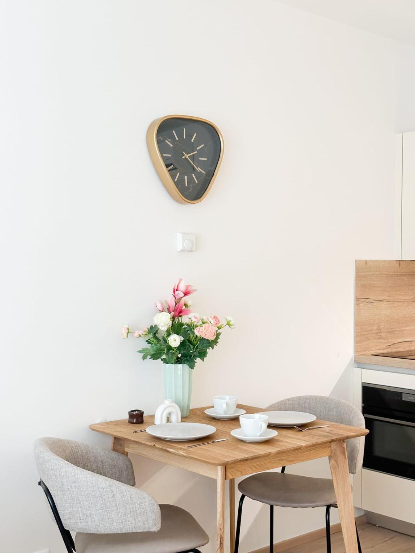 Real Living By Refa Karlin 406 *