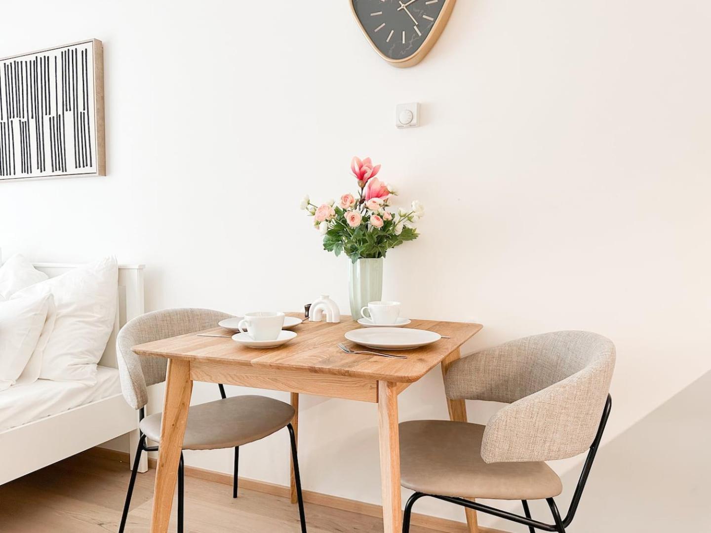 Apartment Real Living By Refa Karlin 406