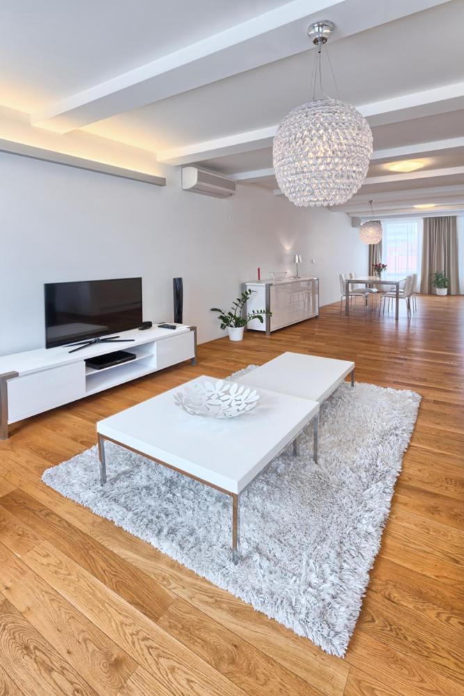 Wishlist Residences - Karlin Apartment *