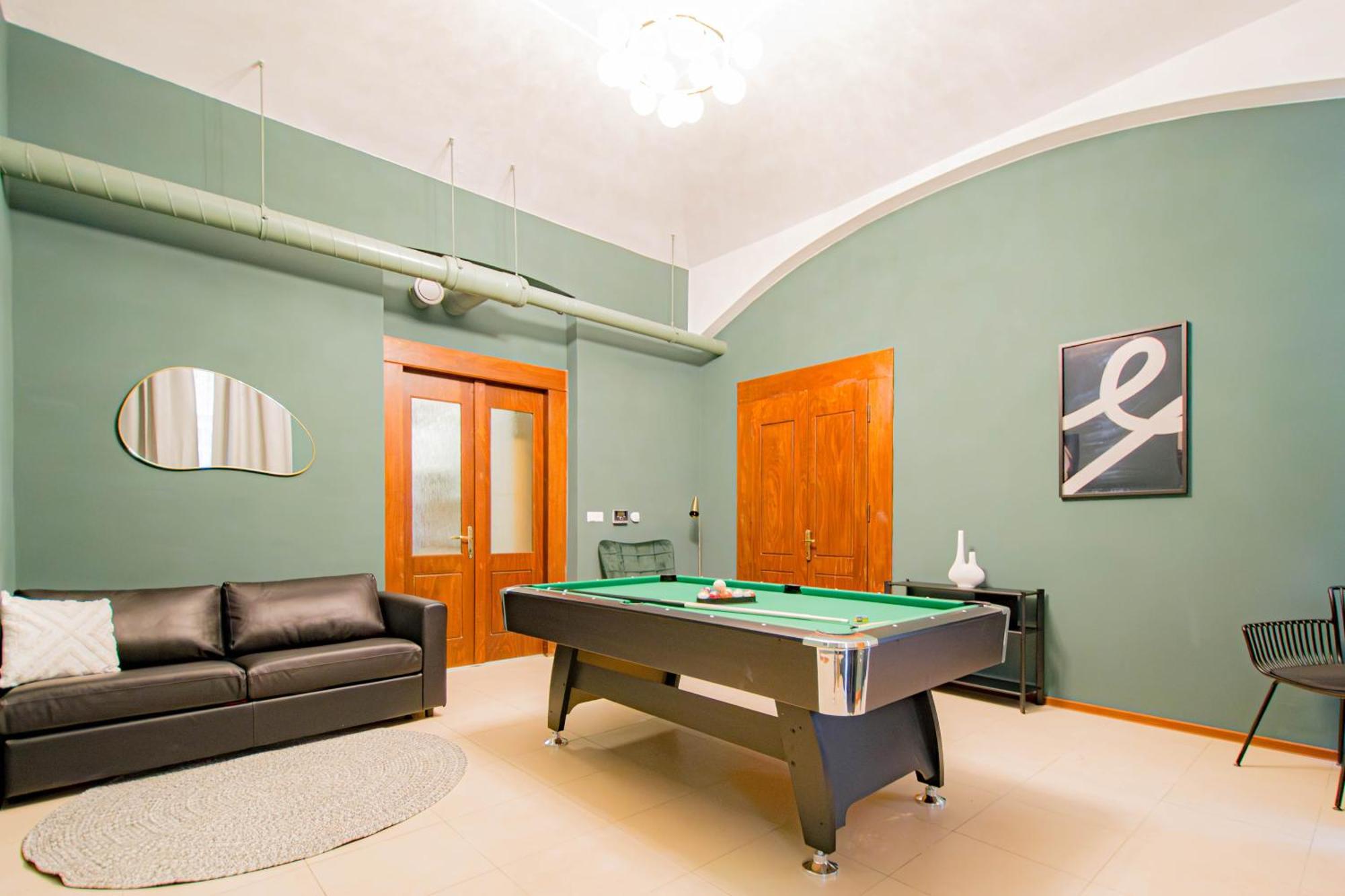 Magnificent With Sauna And Billiards Prague