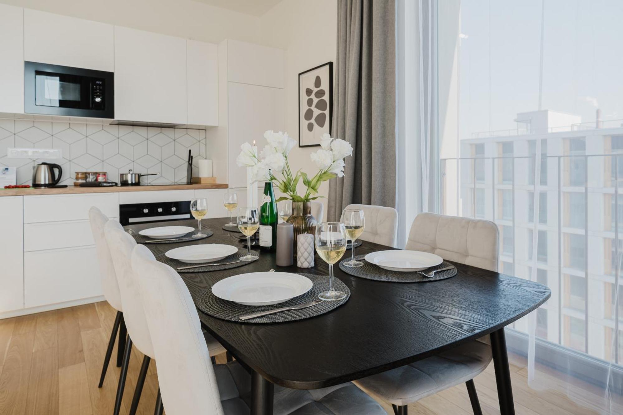 Days - With Garage And Balcony In Smichov Prague