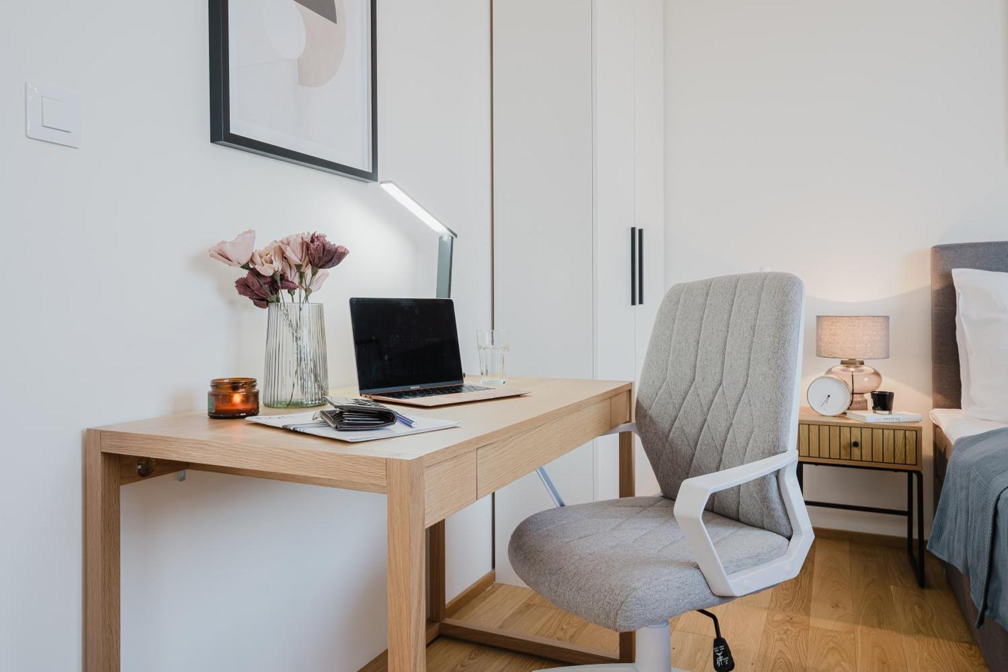 Days - With Garage And Balcony In Smichov Apartment Prague